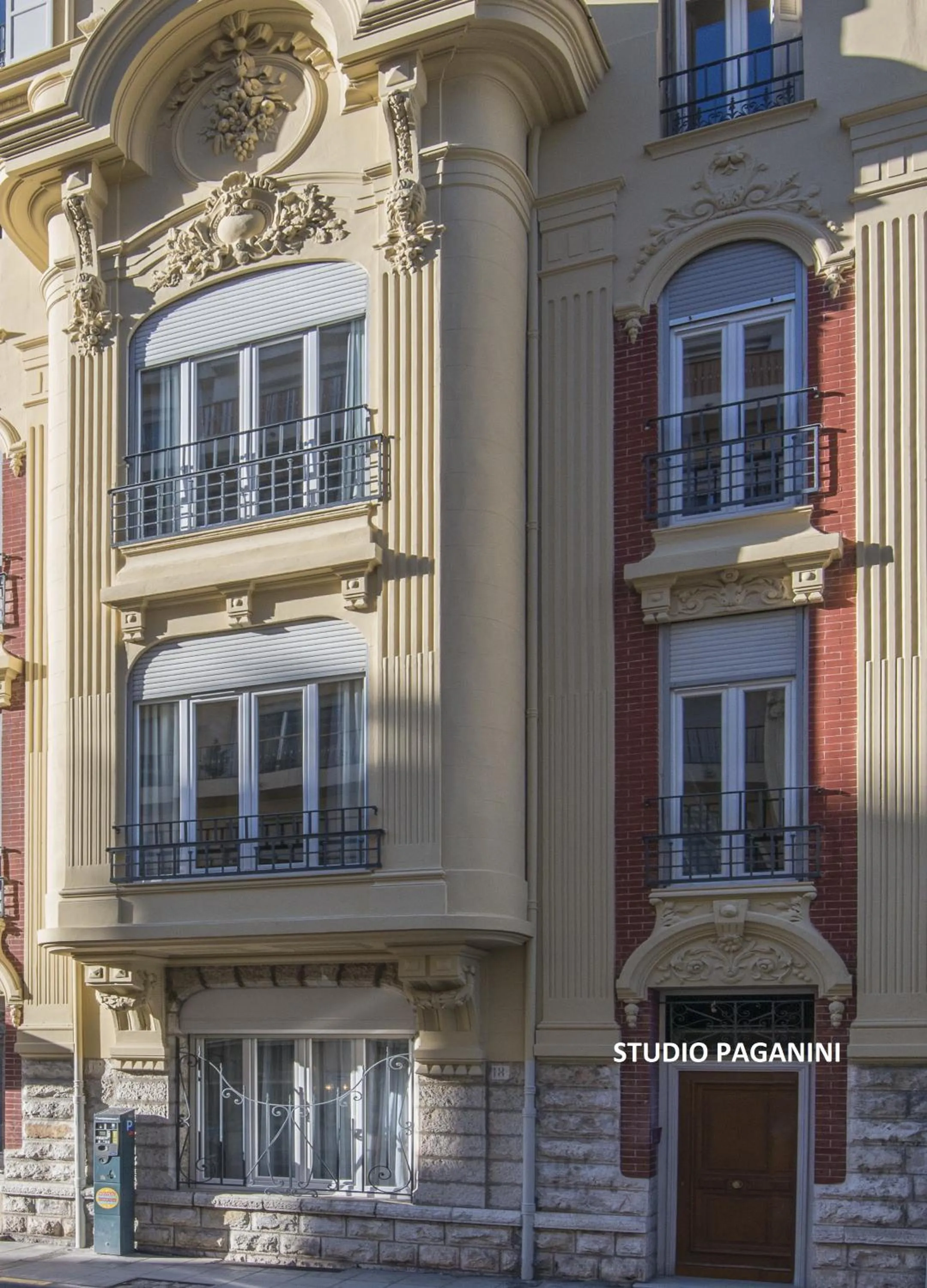 Facade/entrance in Hotel Paganini