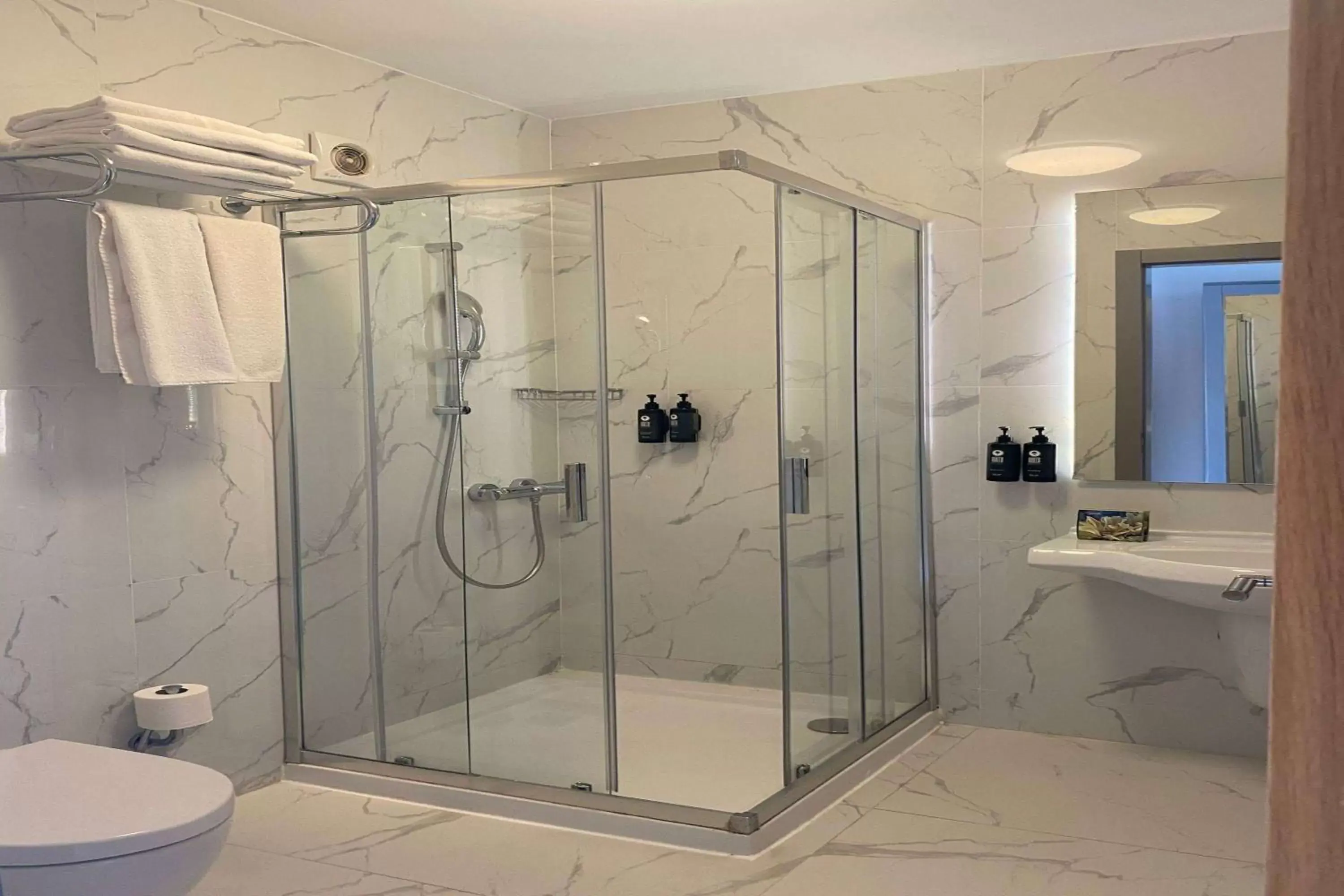 Photo of the whole room in La Quinta by Wyndham Bodrum Photo of the whole room in La Quinta by Wyndham Bodrum