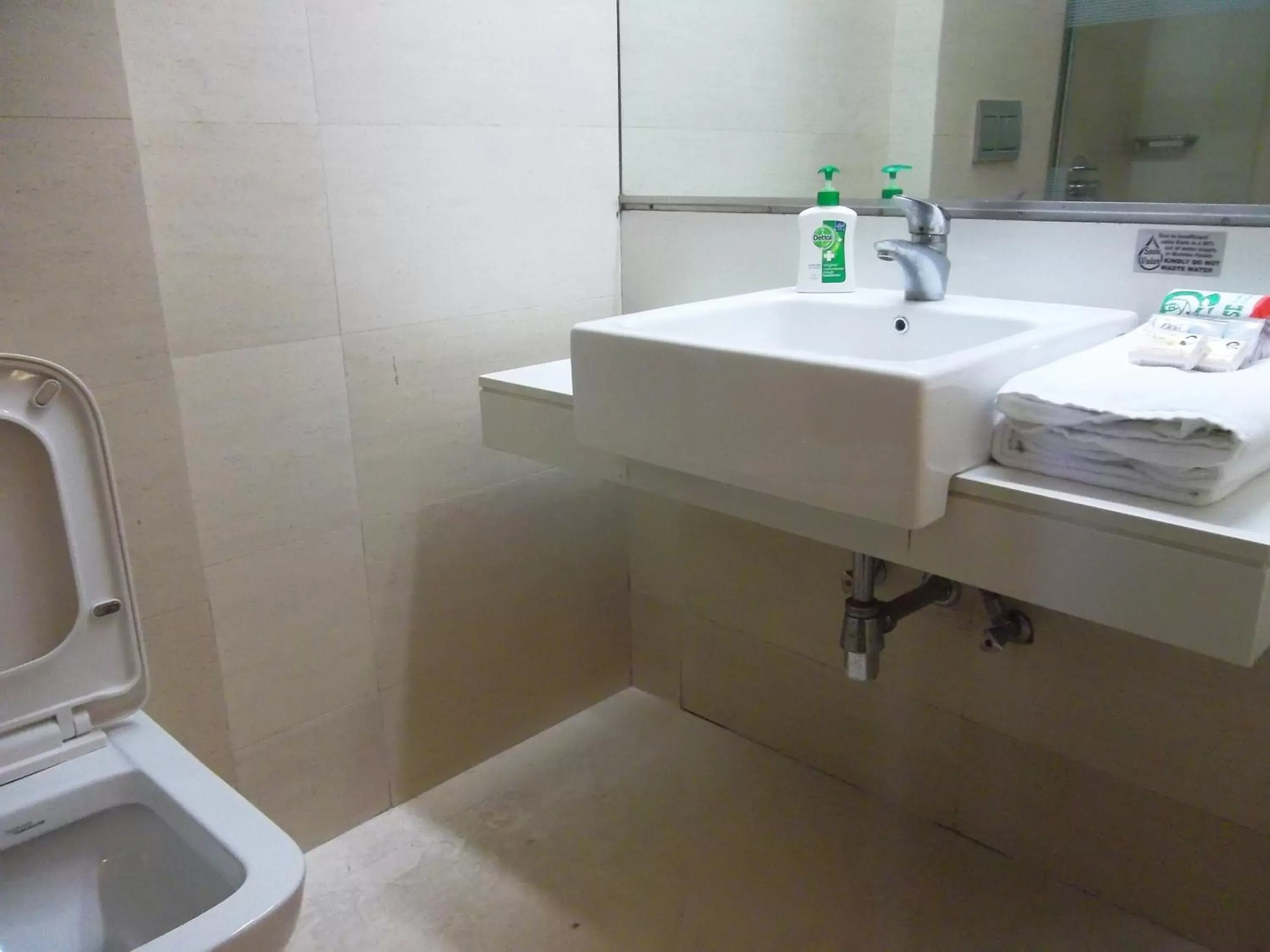 Bathroom in Elphinstone Hotel