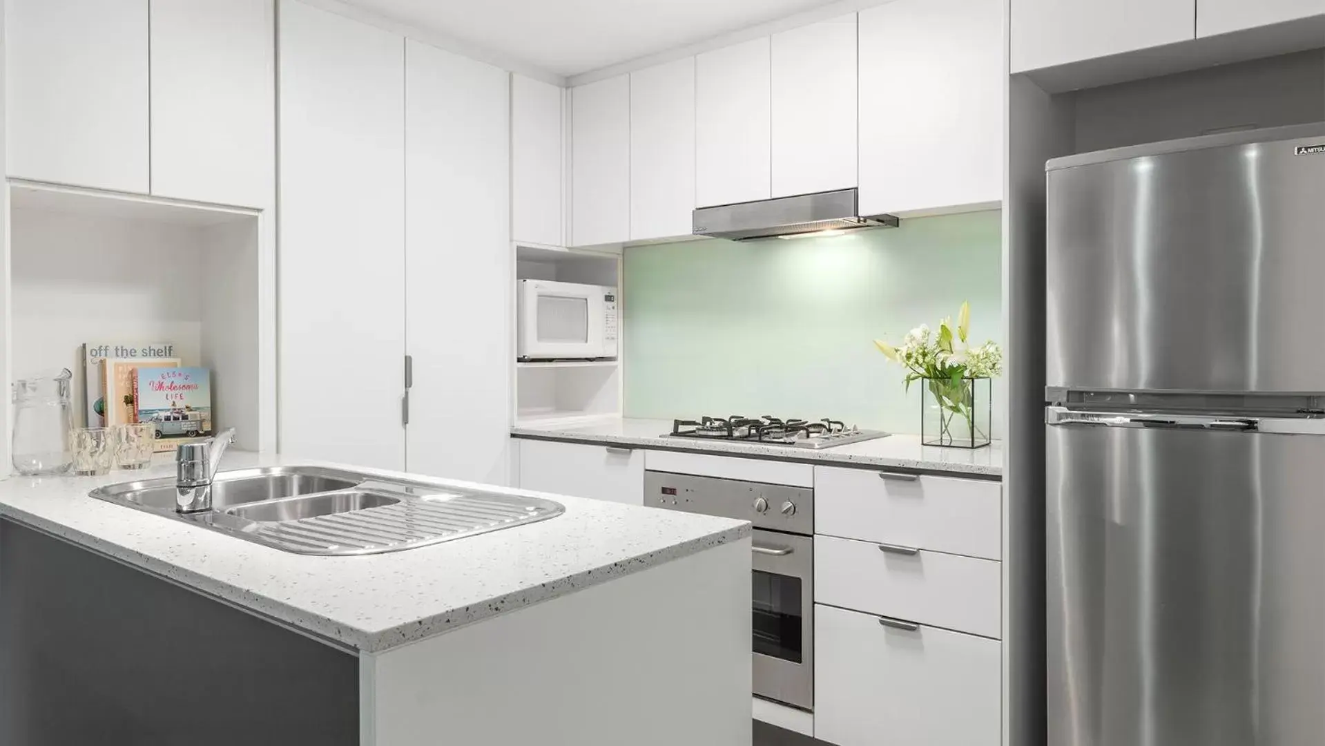 Kitchen or kitchenette, Kitchen/Kitchenette in Oaks Brisbane Festival Suites