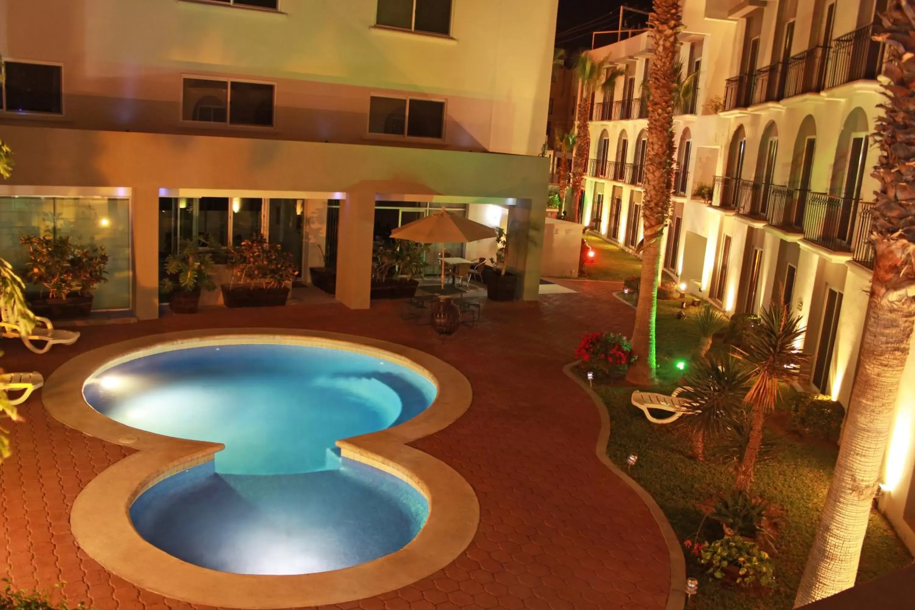 Balcony/Terrace, Swimming Pool in Seven Crown Express & Suites by Kavia