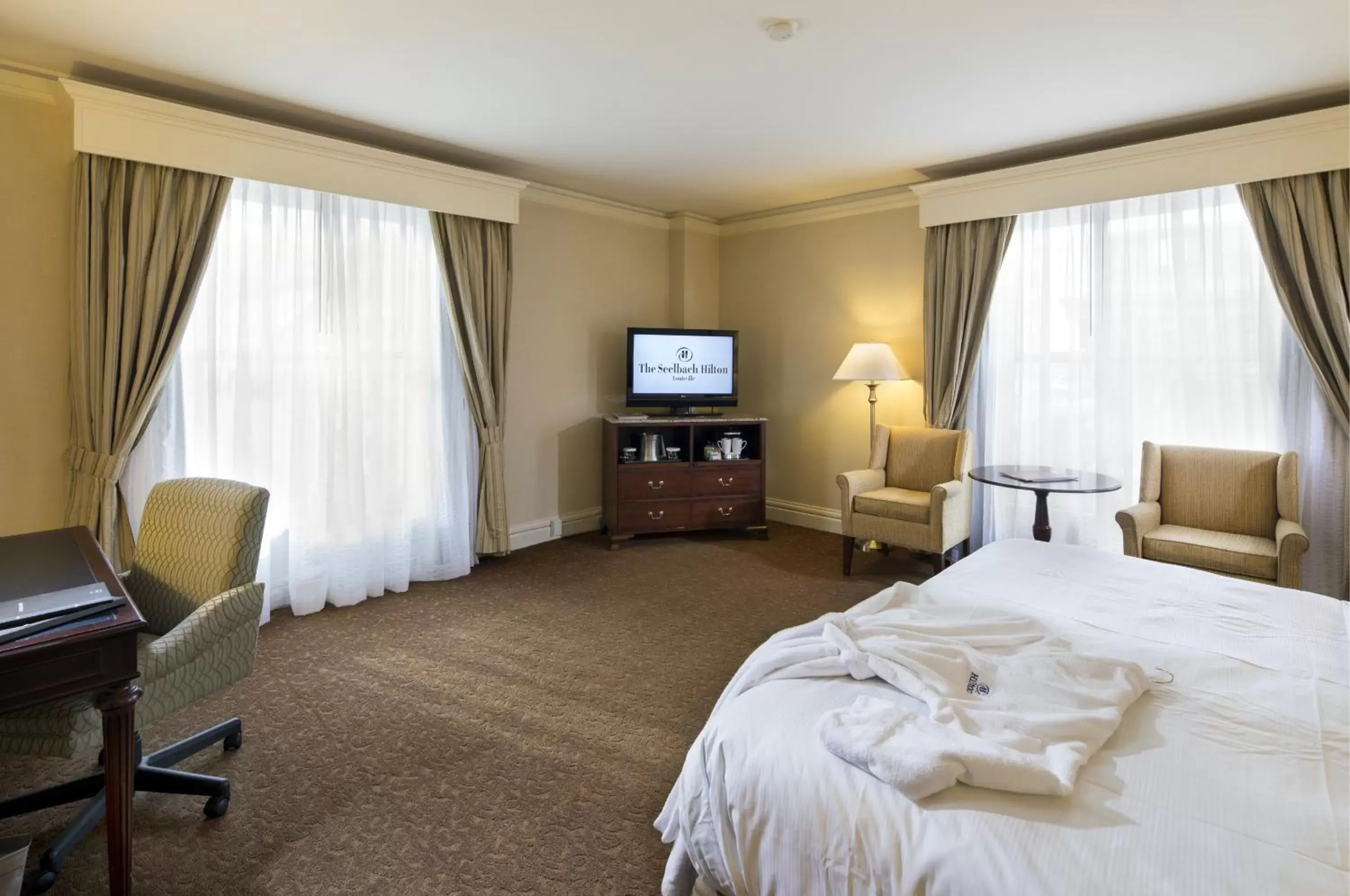 Bedroom, TV/Entertainment Center in The Seelbach Hilton Louisville