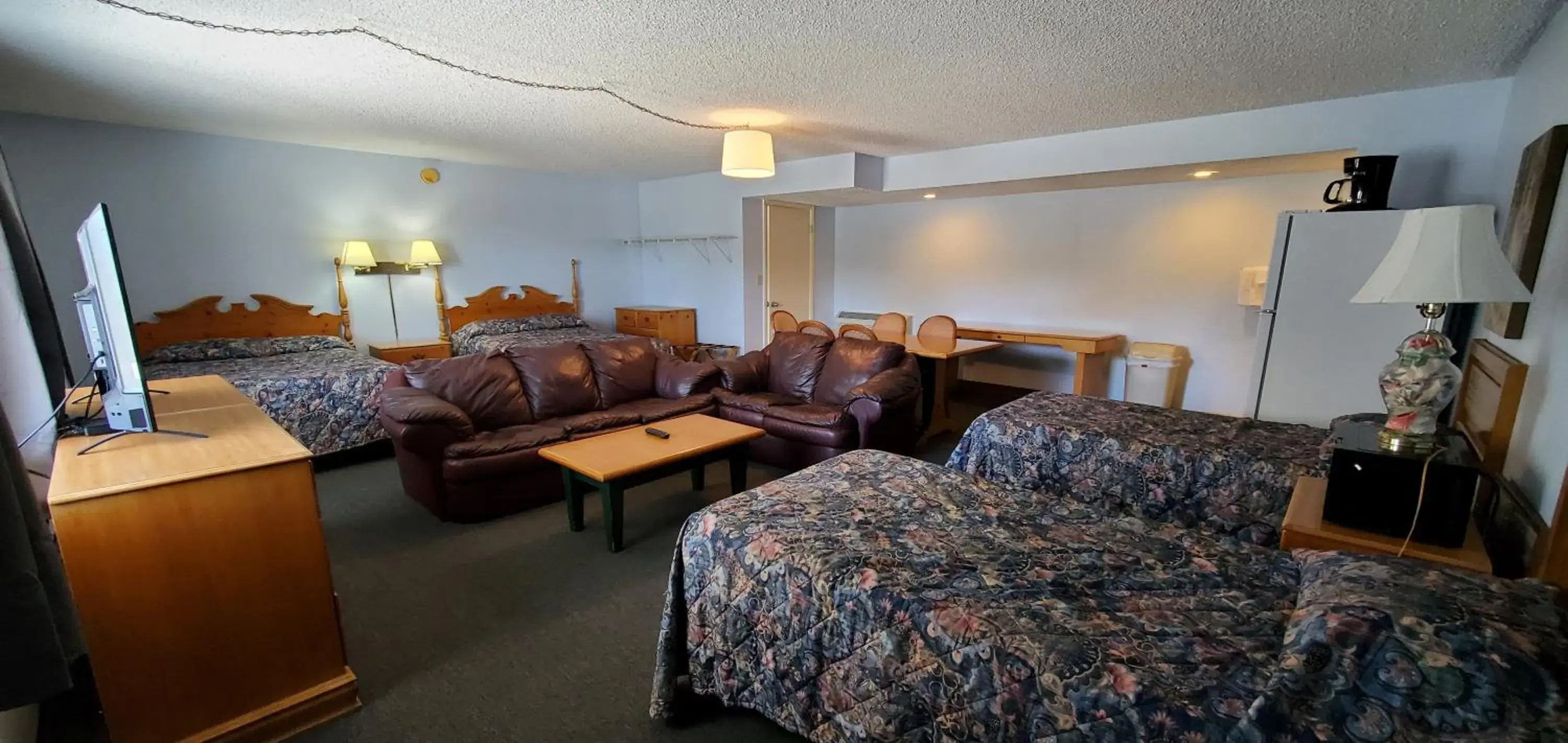 Photo of the whole room, Seating Area in Lakeview Inn & Suites Okeechobee