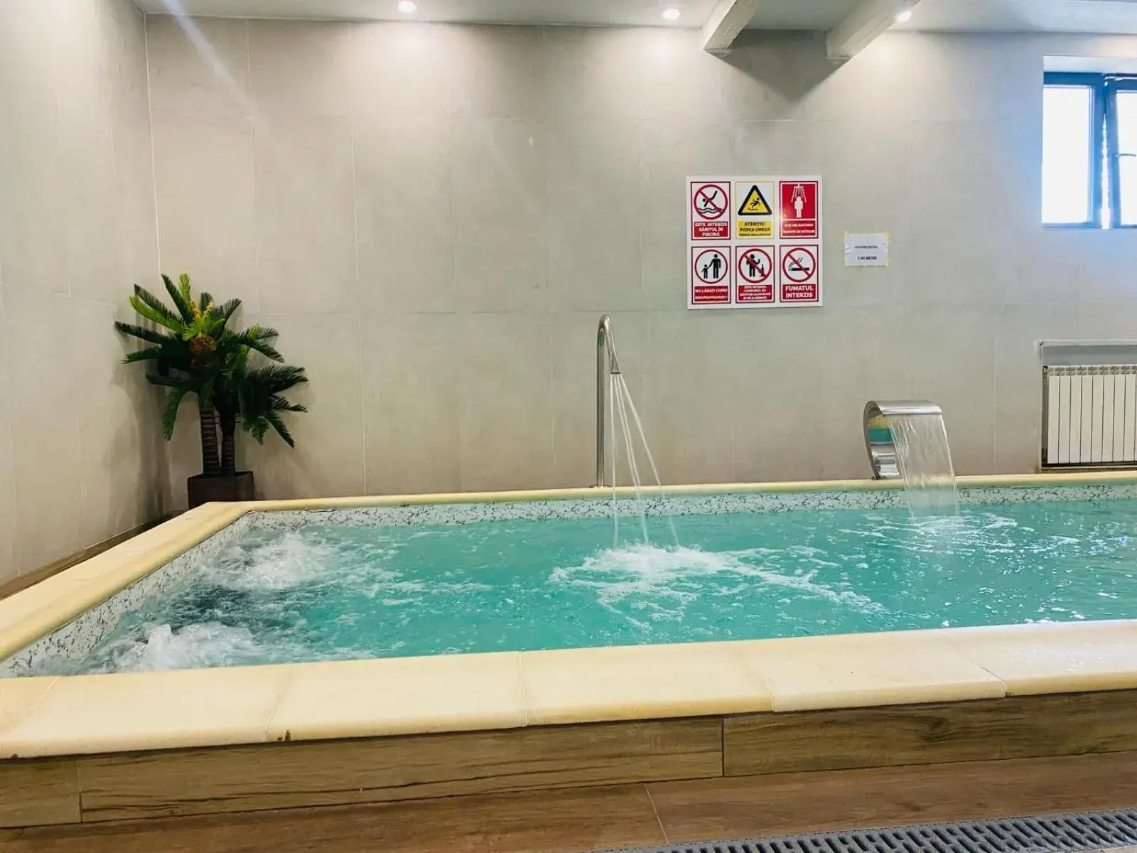 Swimming Pool in Hotel Bulevard Predeal
