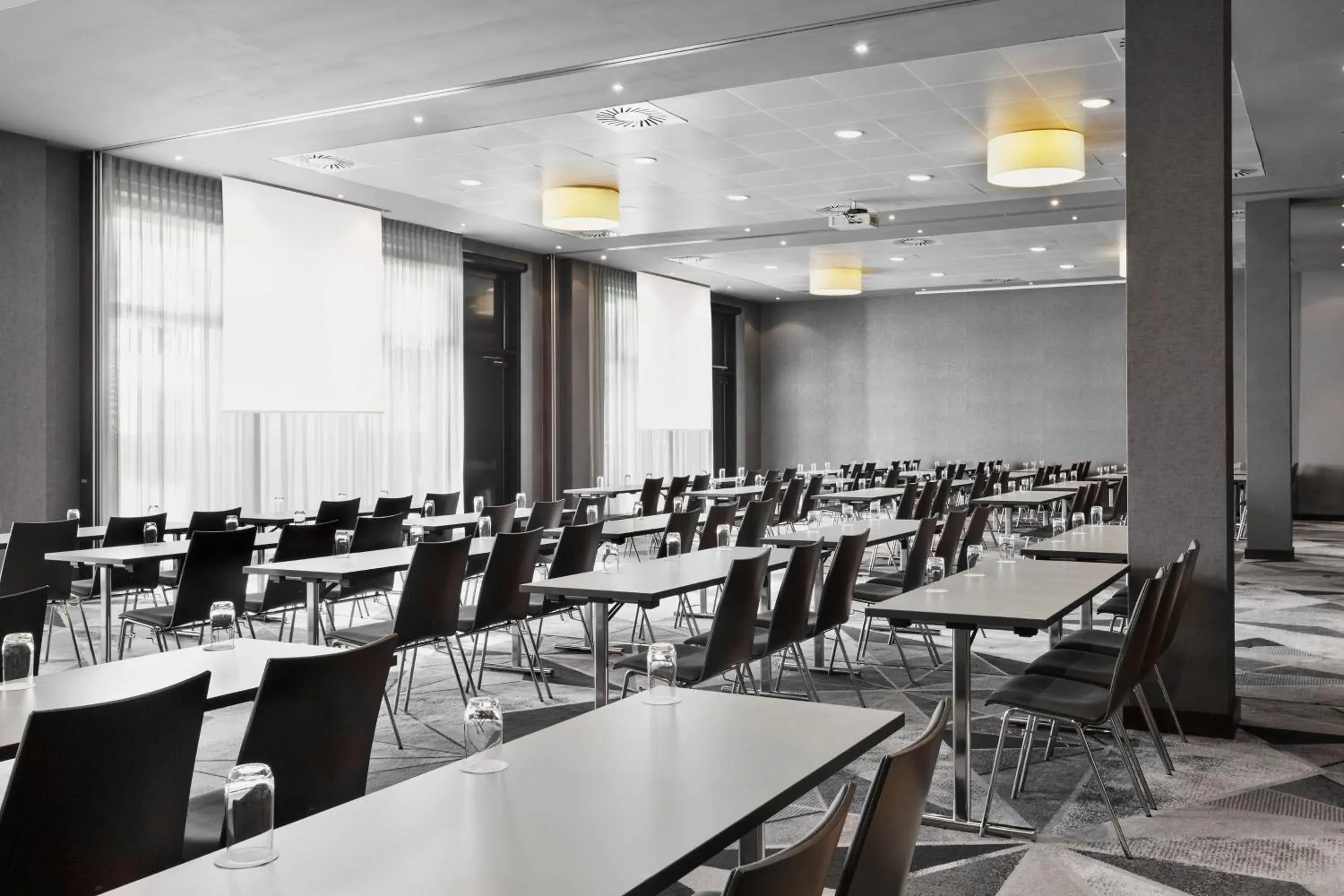 Meeting/conference room, Restaurant/Places to Eat in Courtyard by Marriott Munich City East