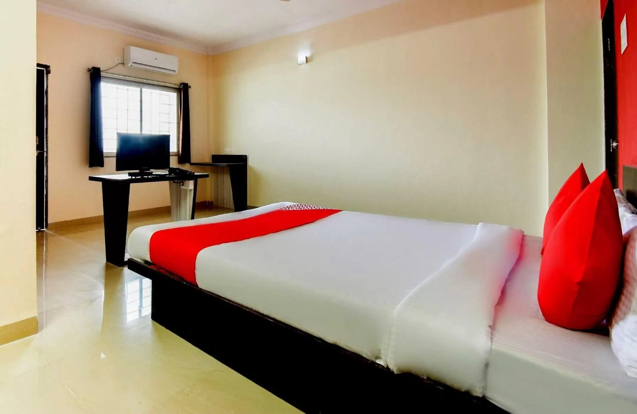 Bedroom, Bed in OYO Flagship 43302 Hotel Sargam