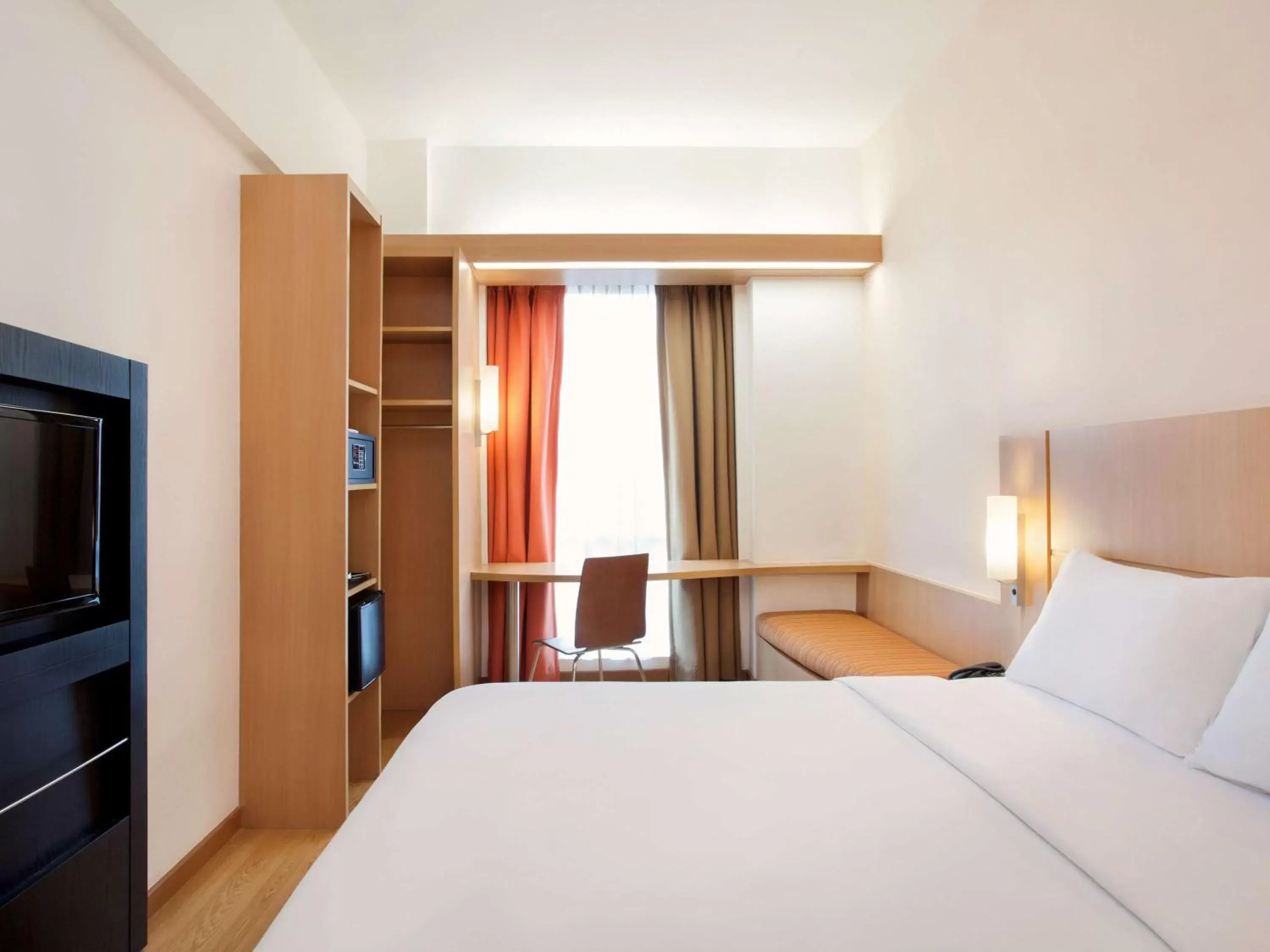 Photo of the whole room, Bed in Ibis Bandung Trans Studio