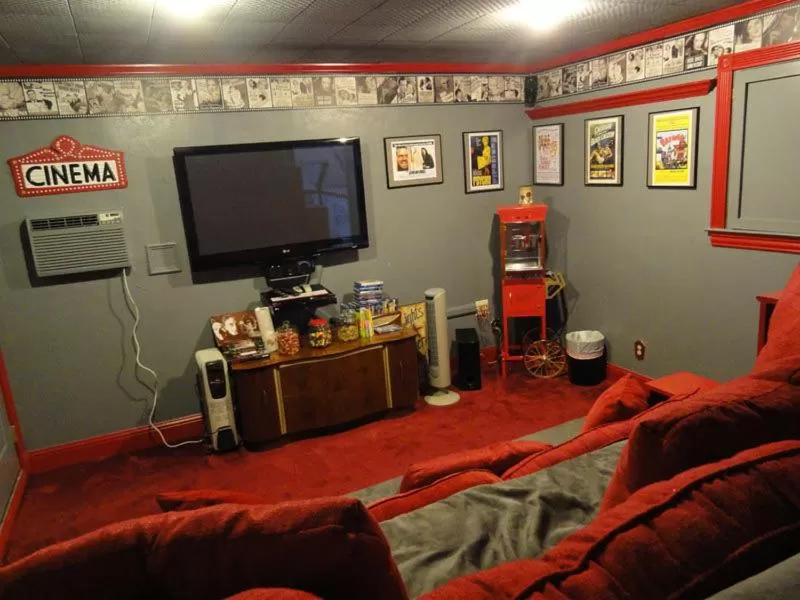 TV/Entertainment Center in Book Nook Inn