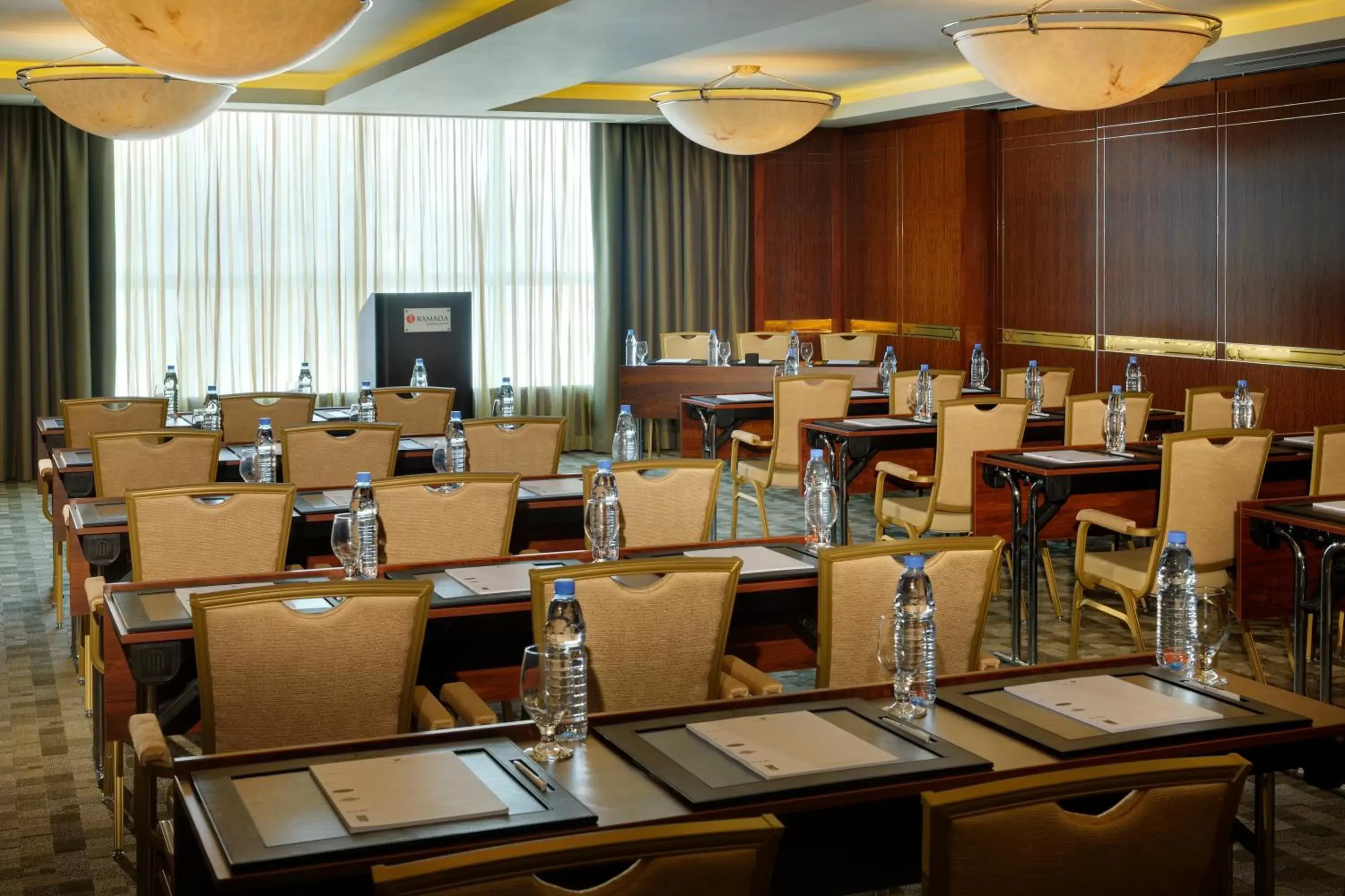 Business facilities, Restaurant/Places to Eat in Crowne Plaza - Dubai Jumeirah, an IHG Hotel