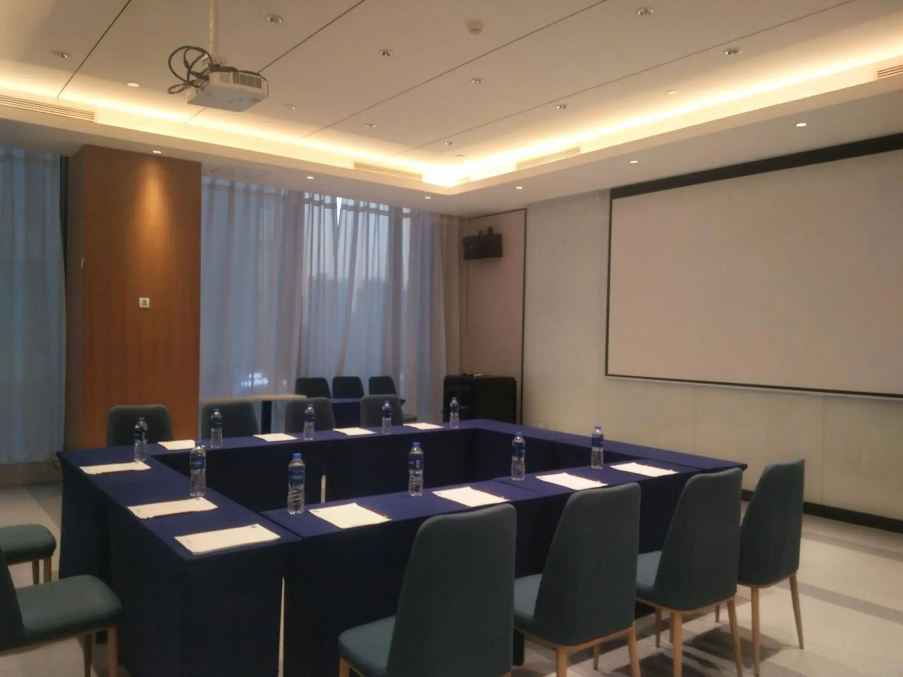 Meeting/conference room in Holiday Inn Express Xi'an Qujiang South, an IHG Hotel