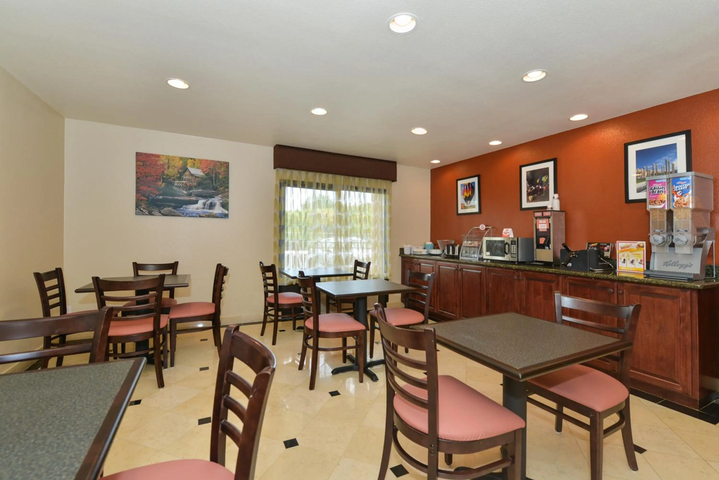 Restaurant/places to eat in Super 8 by Wyndham Vallejo/Napa Valley