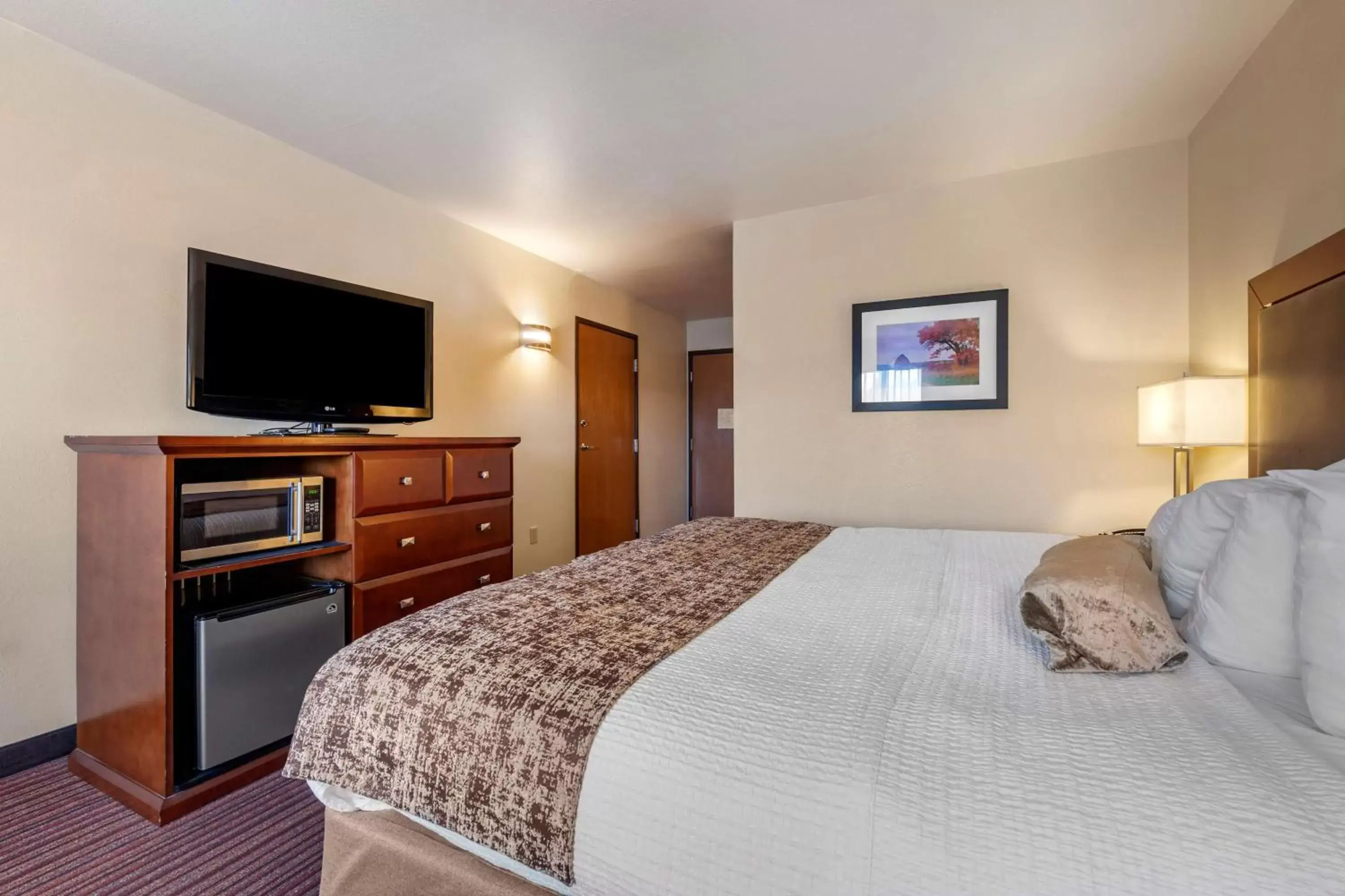Bedroom, Bed in Best Western PLUS Sparta Trail Lodge