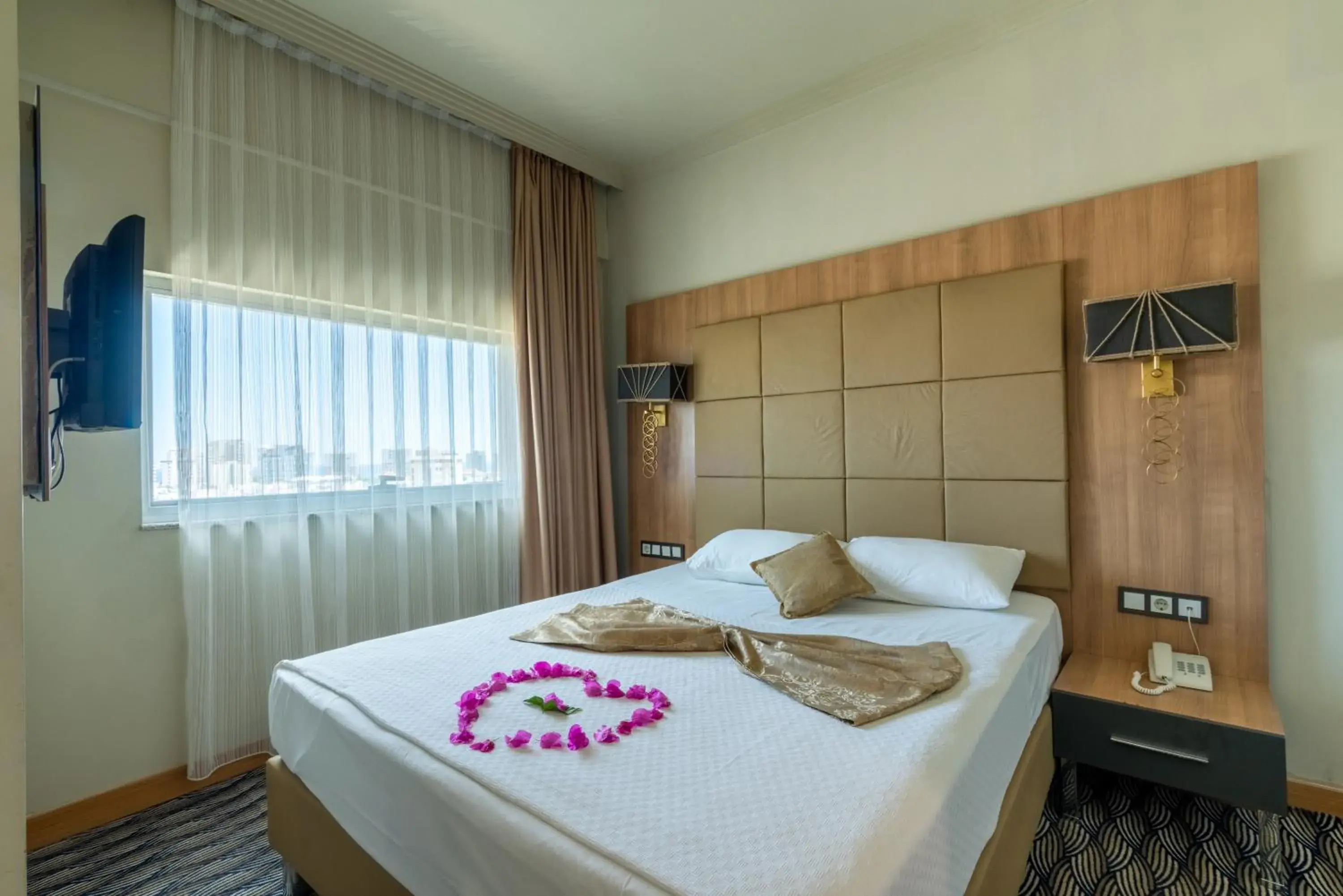 Bedroom, Bed in City Live Hotel