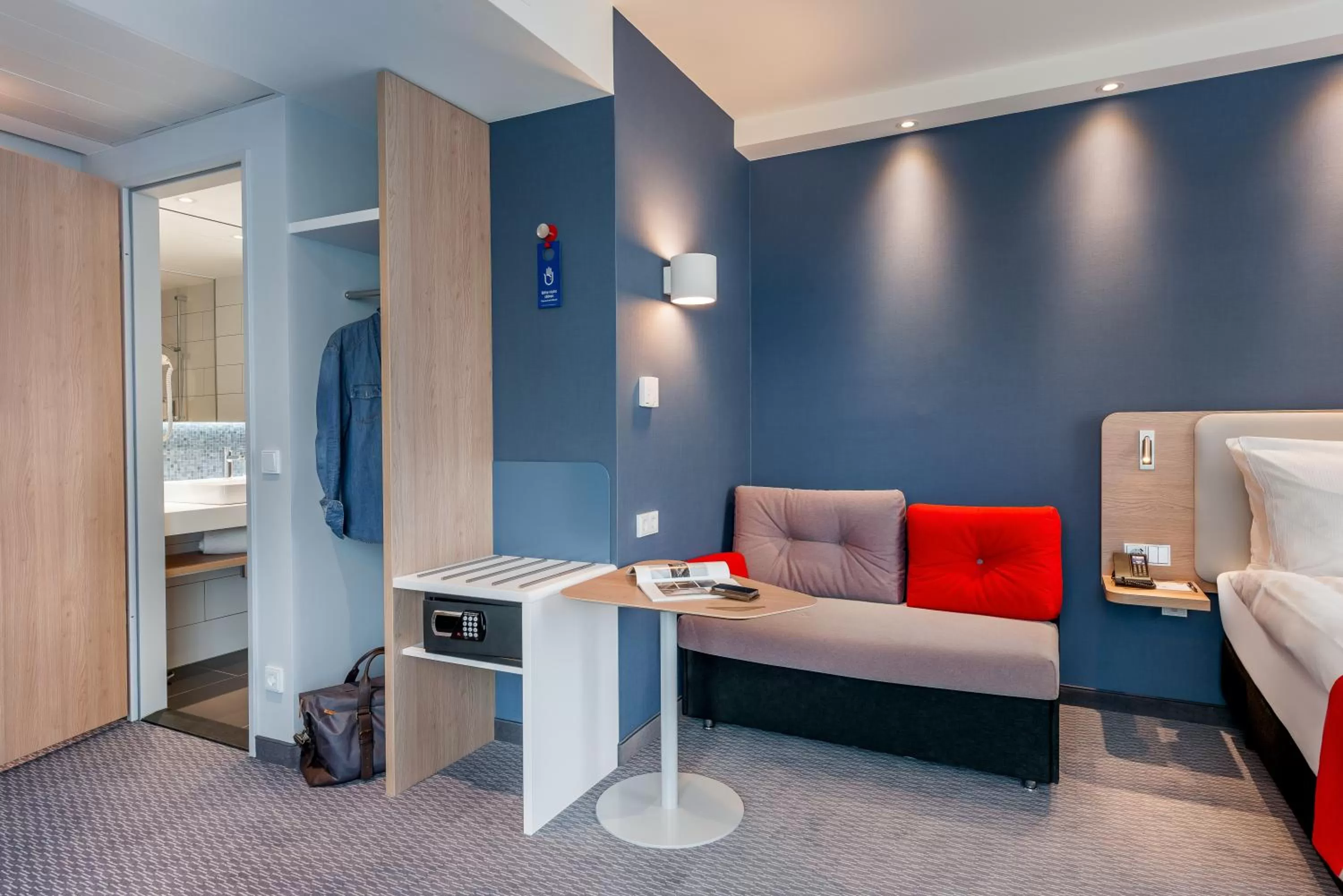 Photo of the whole room, Bed in Holiday Inn Express - Berlin - Alexanderplatz by IHG