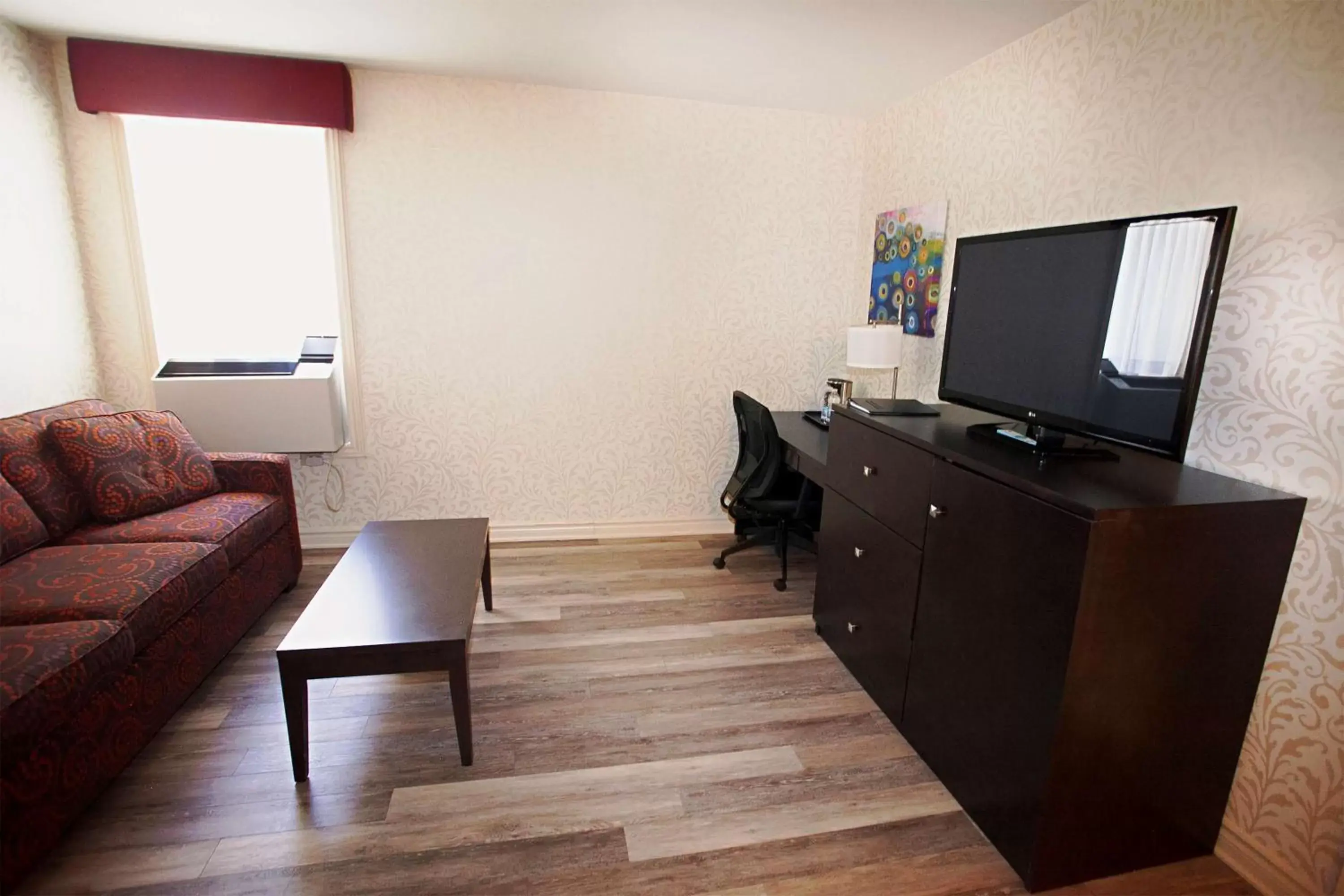 Photo of the whole room, TV/Entertainment Center in Best Western Plus Montreal Downtown- Hotel Europa