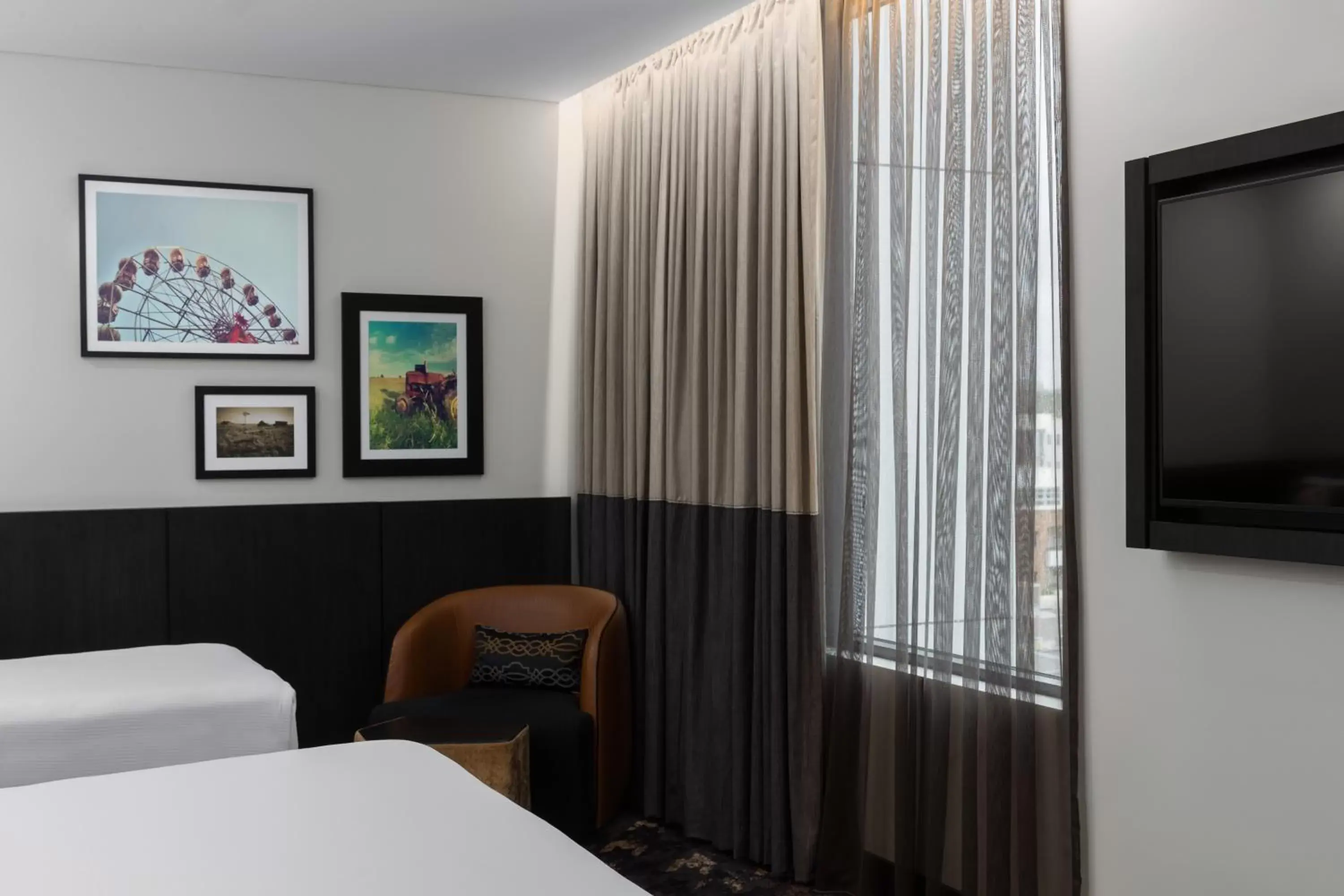 Seating area, Bed in Rydges Fortitude Valley