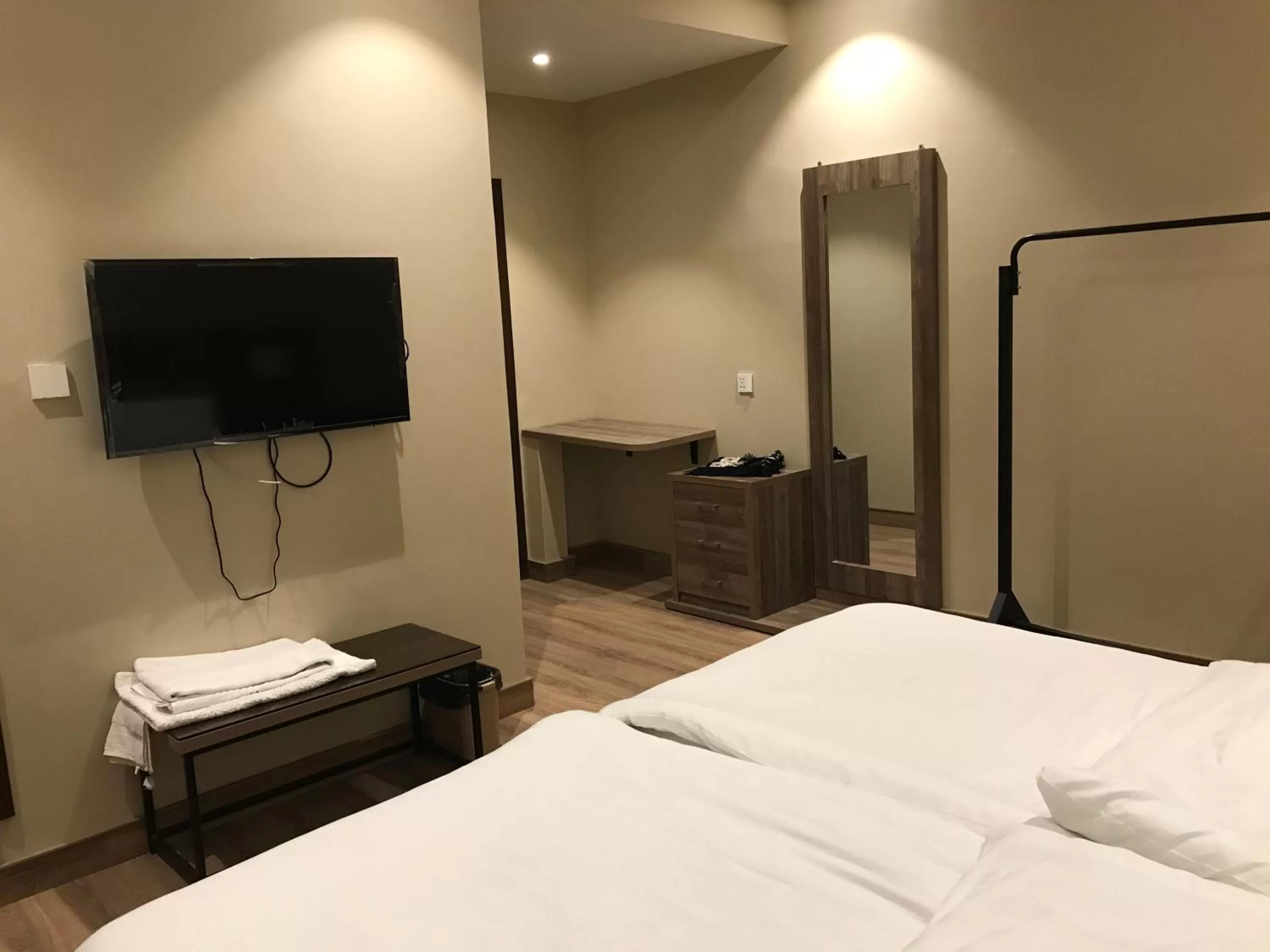 Communal lounge/ TV room, Bed in Hamsun Shahrah-e-Faisal