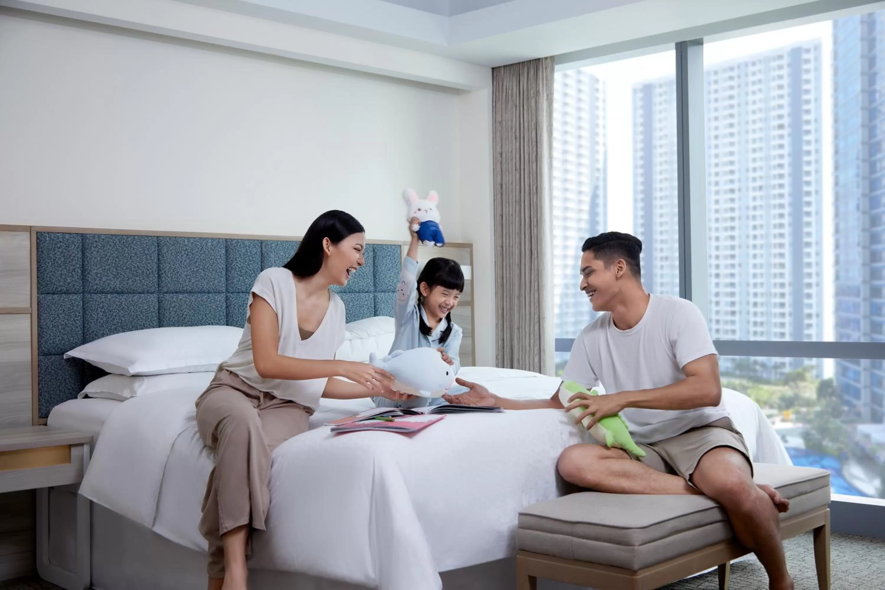 Bedroom, Bed in Four Points by Sheraton Surabaya, Pakuwon Indah