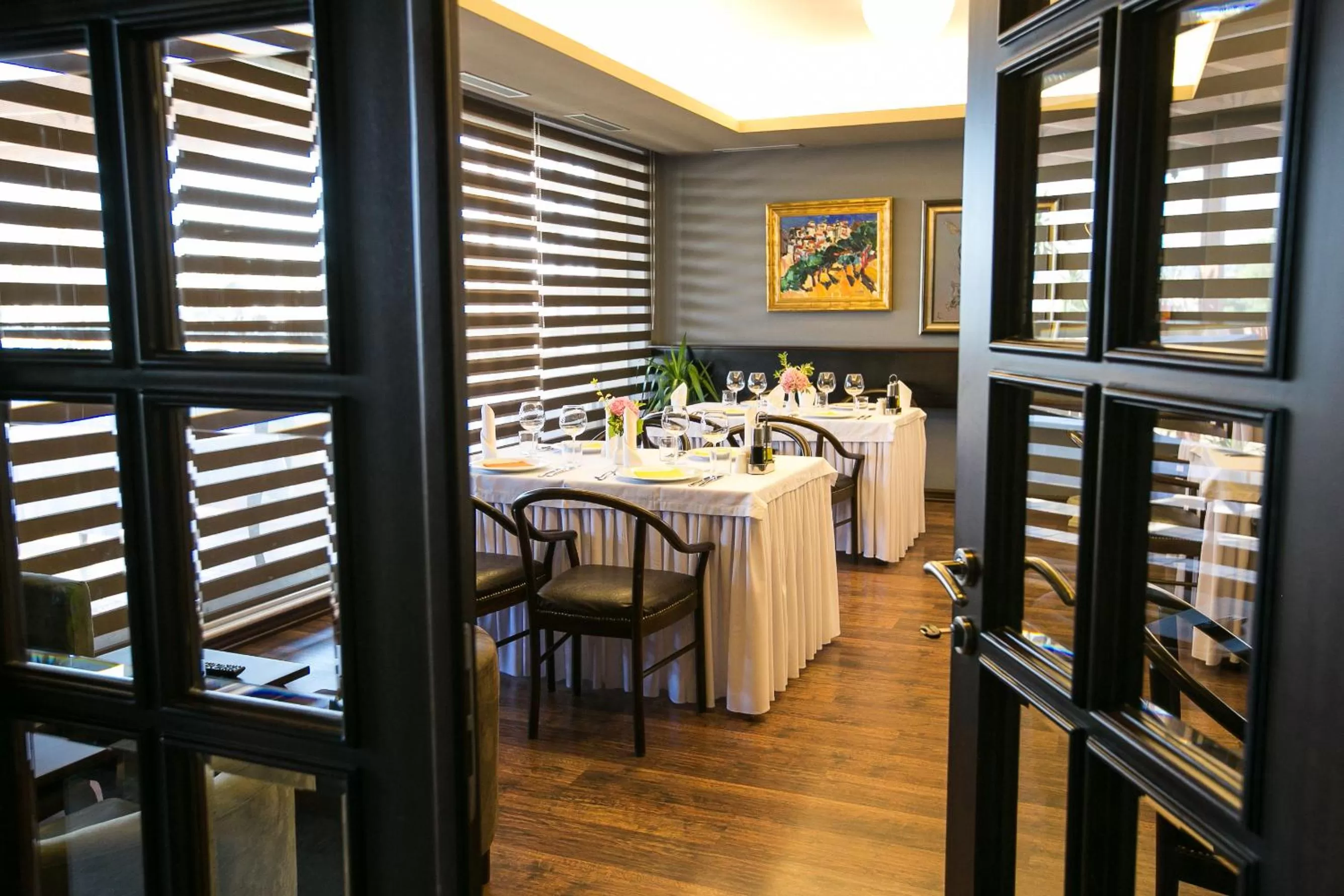 Restaurant/places to eat in Hotel Victoria Tirana