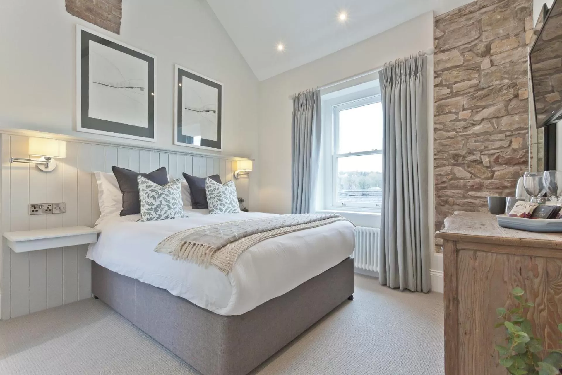 Bed in Tithe Barn - Self Check In Hotel