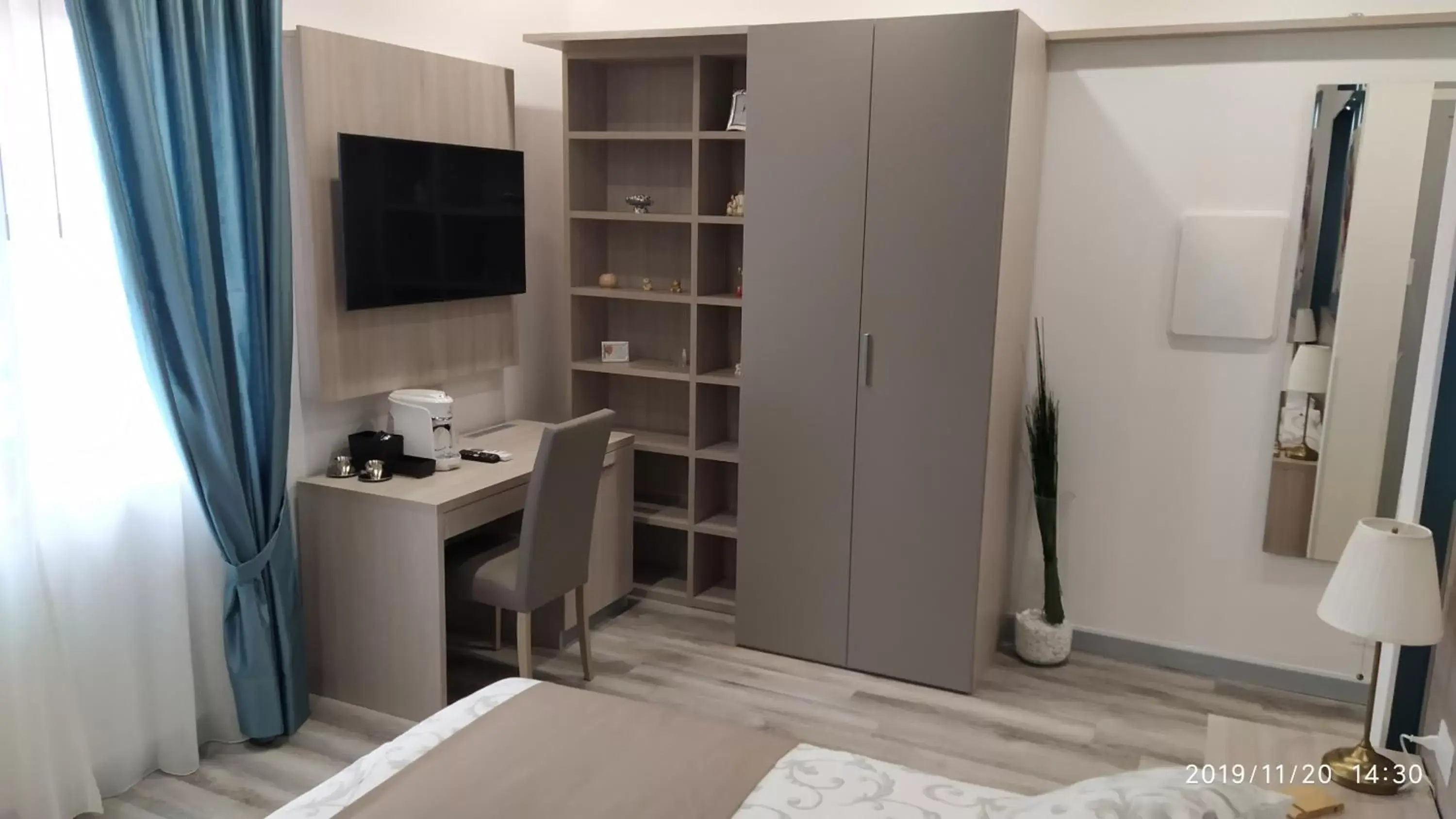 Deluxe Double Room with Side Sea View in B&B La Stazione Deluxe Double Room with Side Sea View in B&B La Stazione