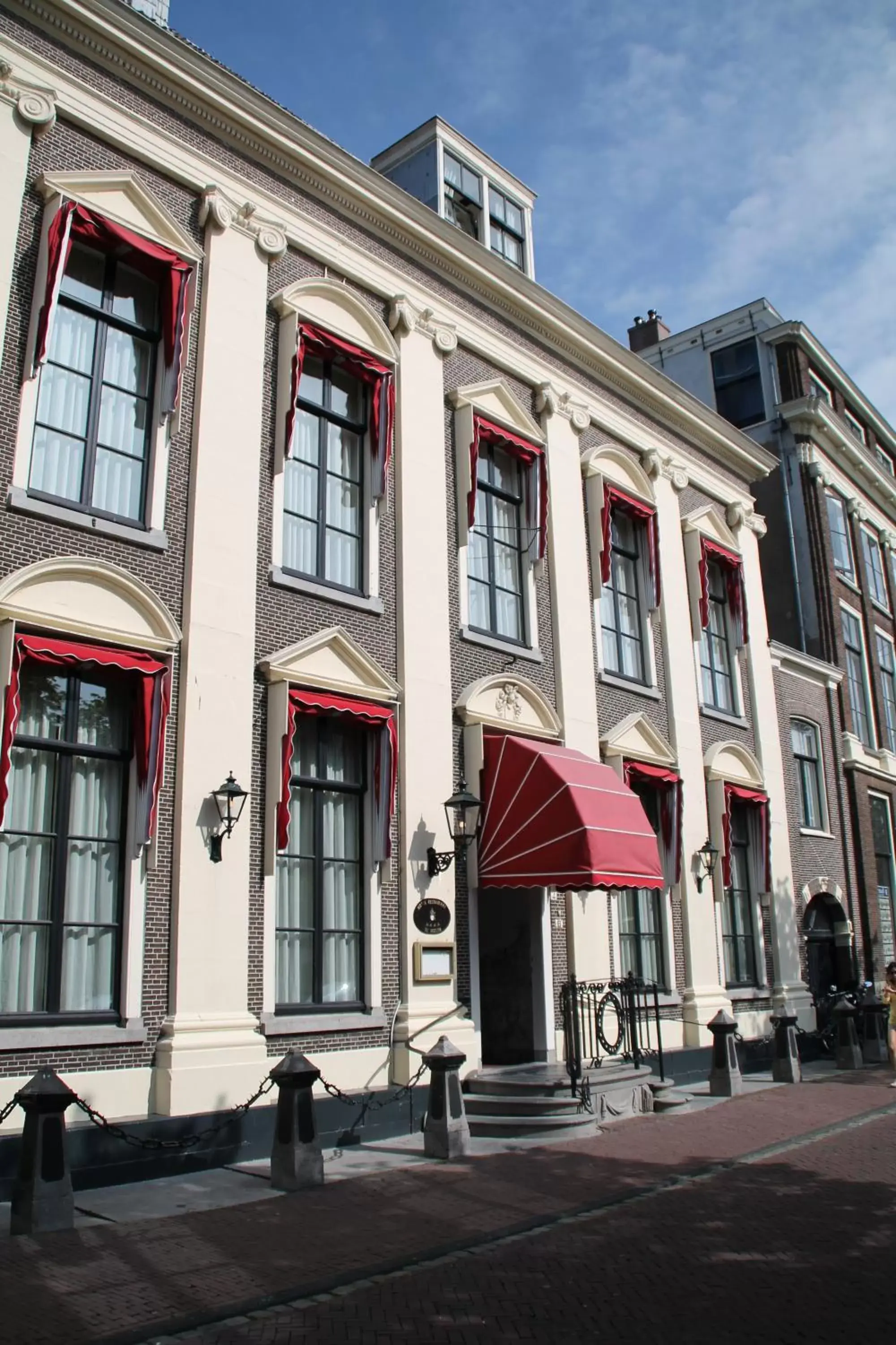 Facade/entrance, Property Building in De Doelen