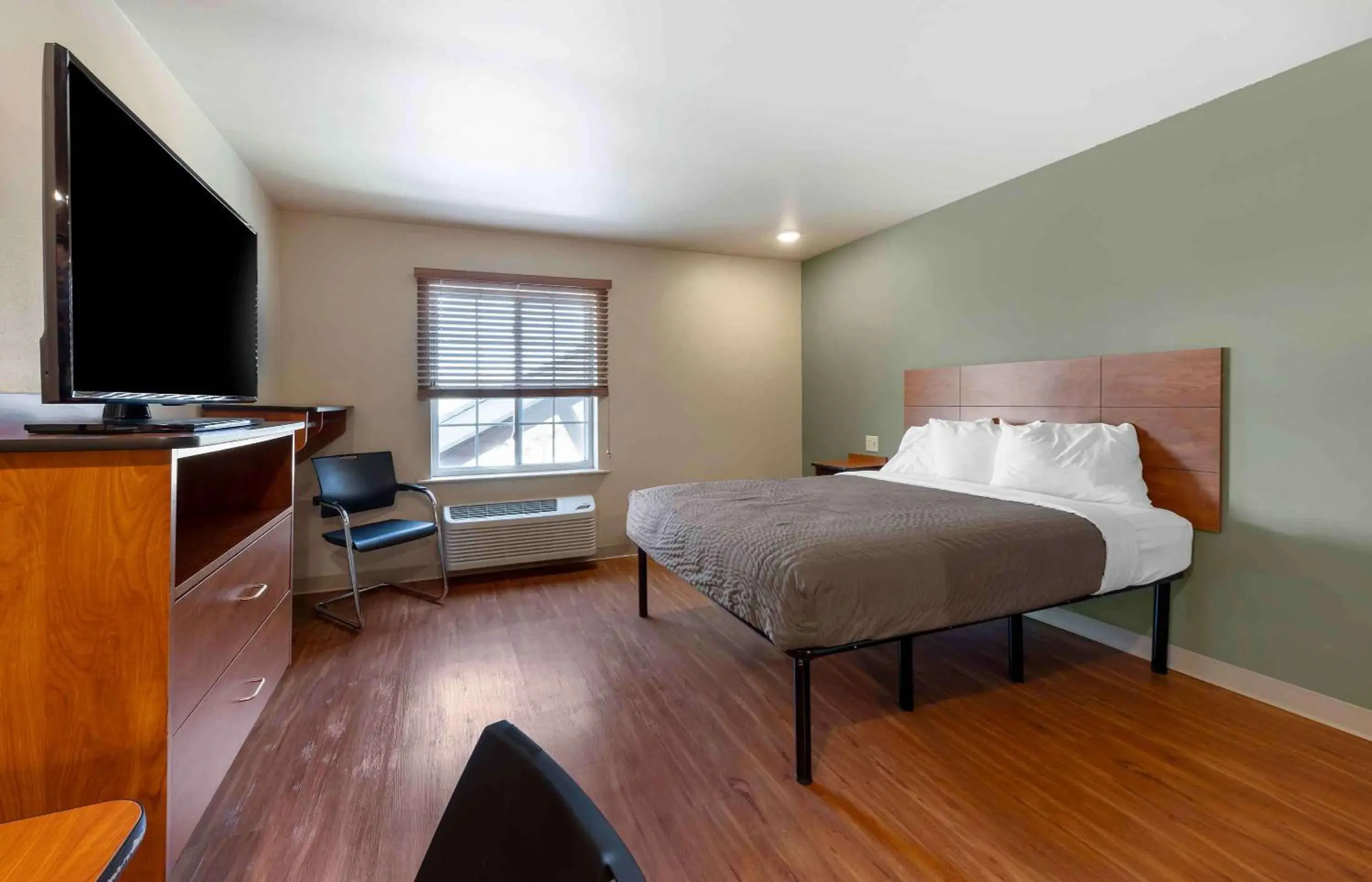 Bedroom, Bed in Extended Stay America Select Suites - Oklahoma City - West
