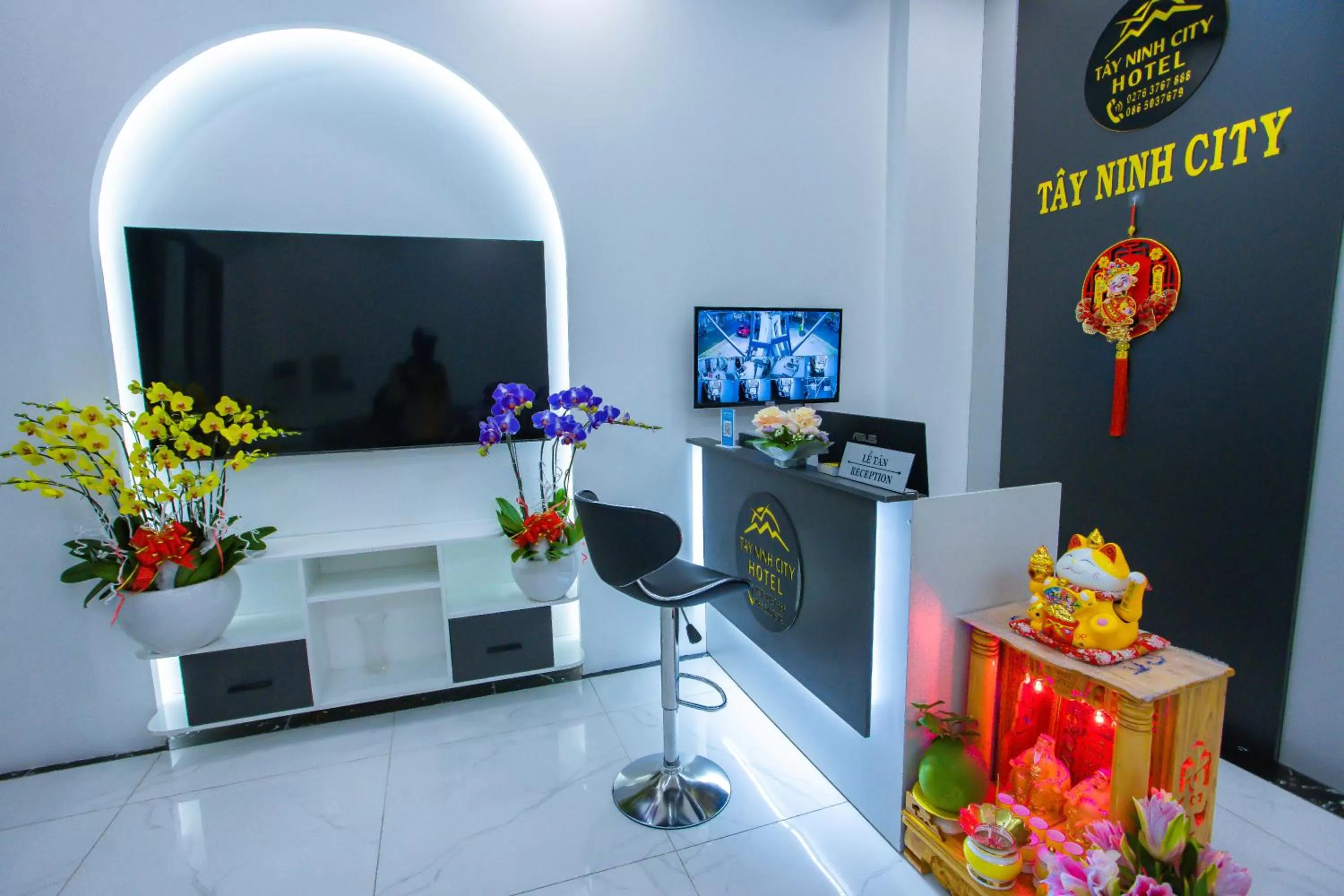 Communal lounge/ TV room in TÂY NINH CITY HOTEL