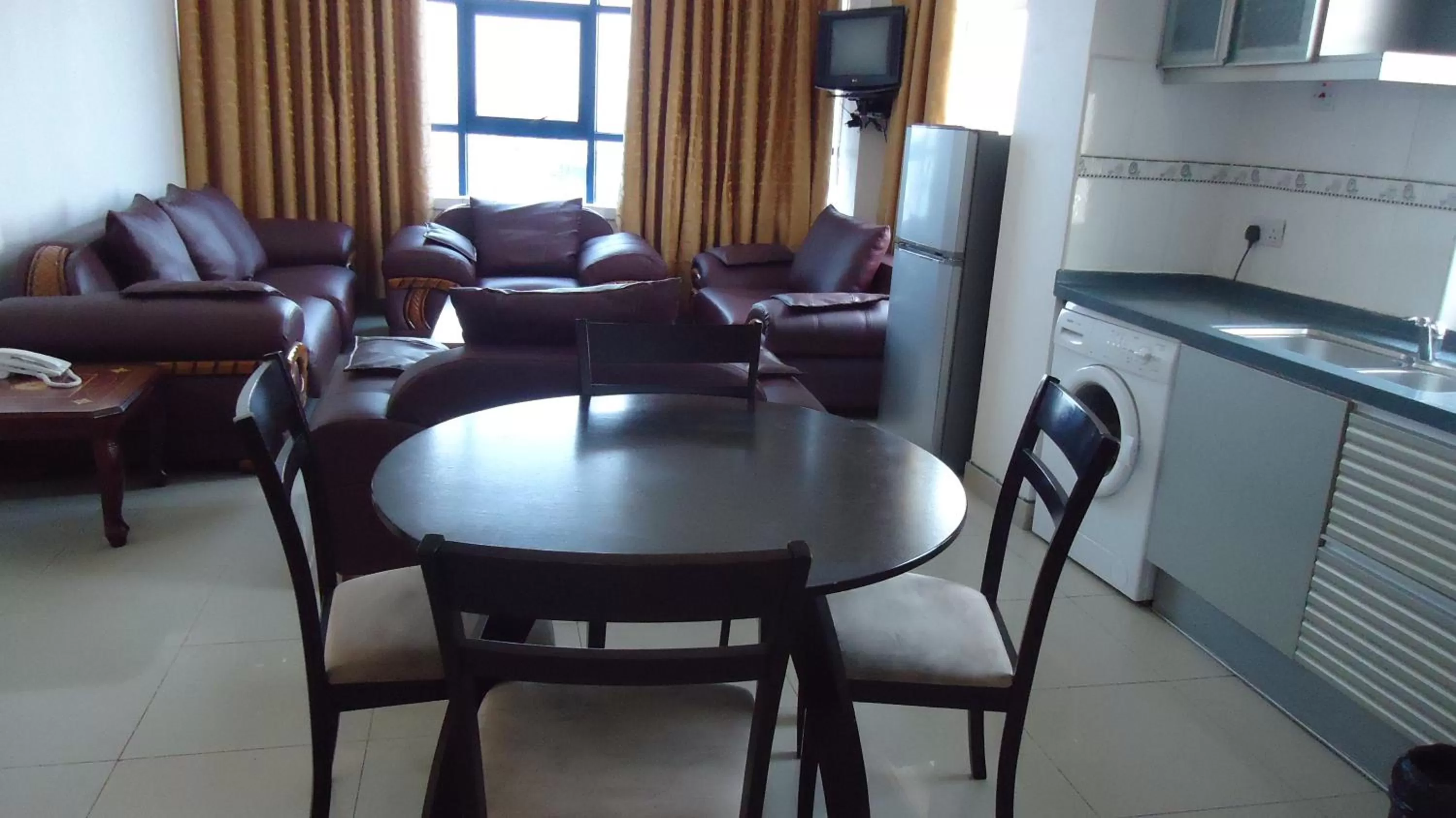 Kitchen or kitchenette in Rainbow Hotel