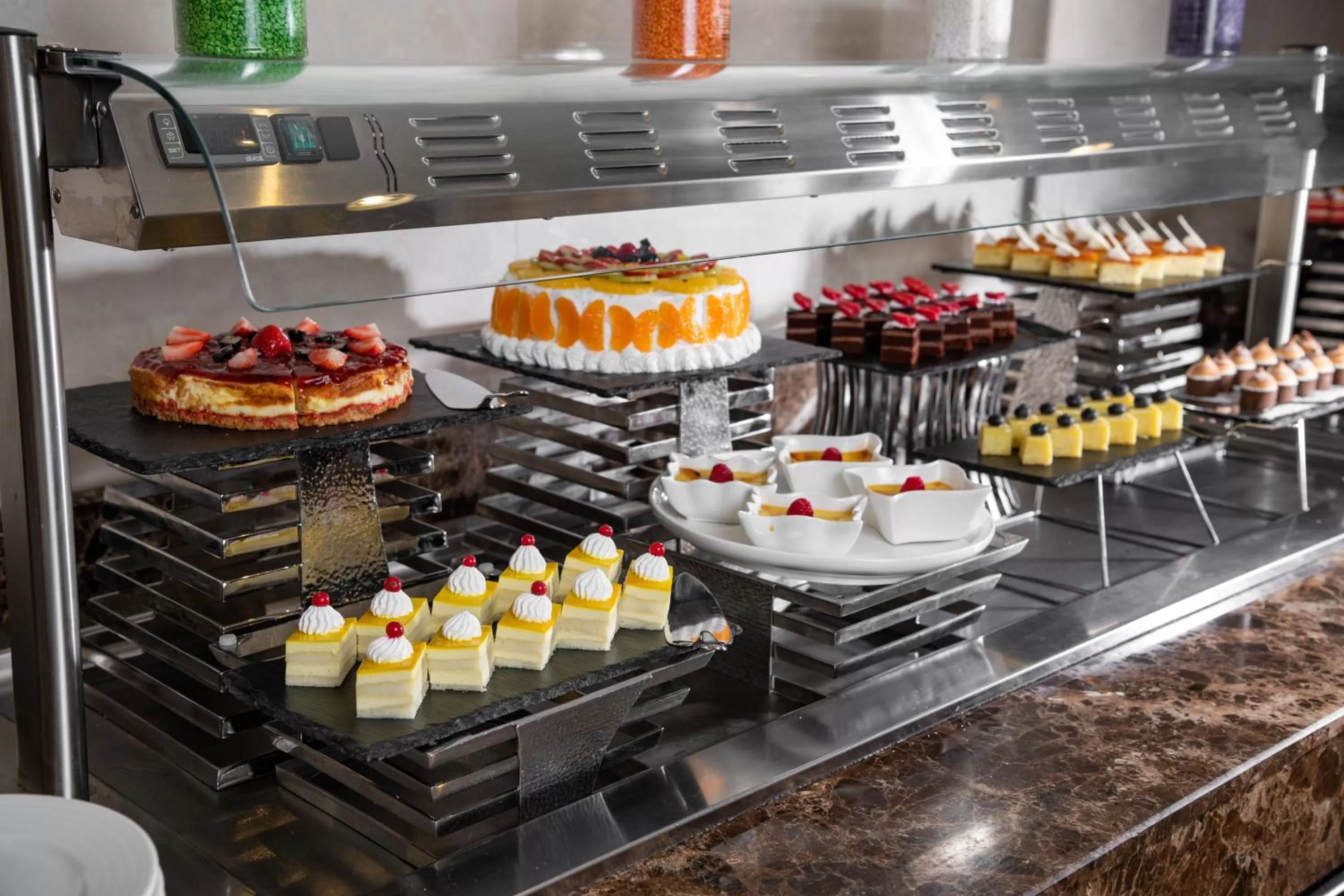 Restaurant/places to eat in Taiba Front Hotel