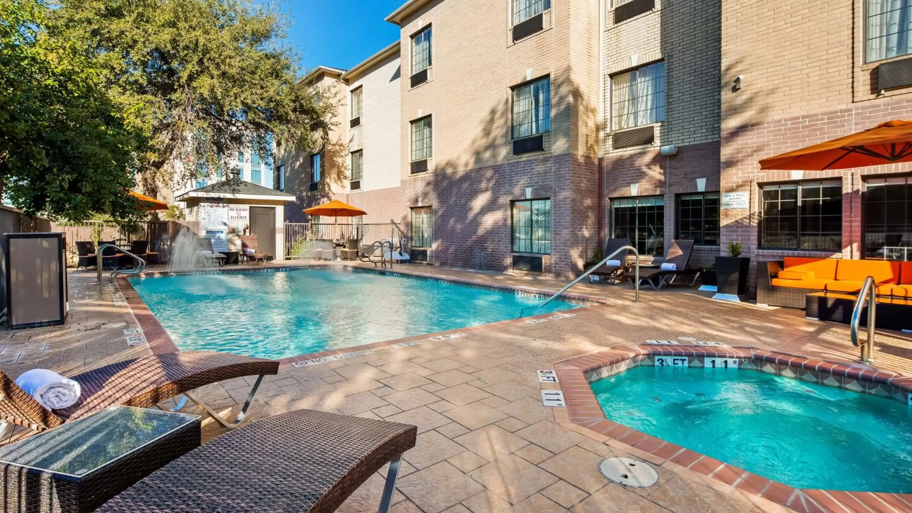 On site, Swimming Pool in Best Western Plus Hill Country Suites - San Antonio