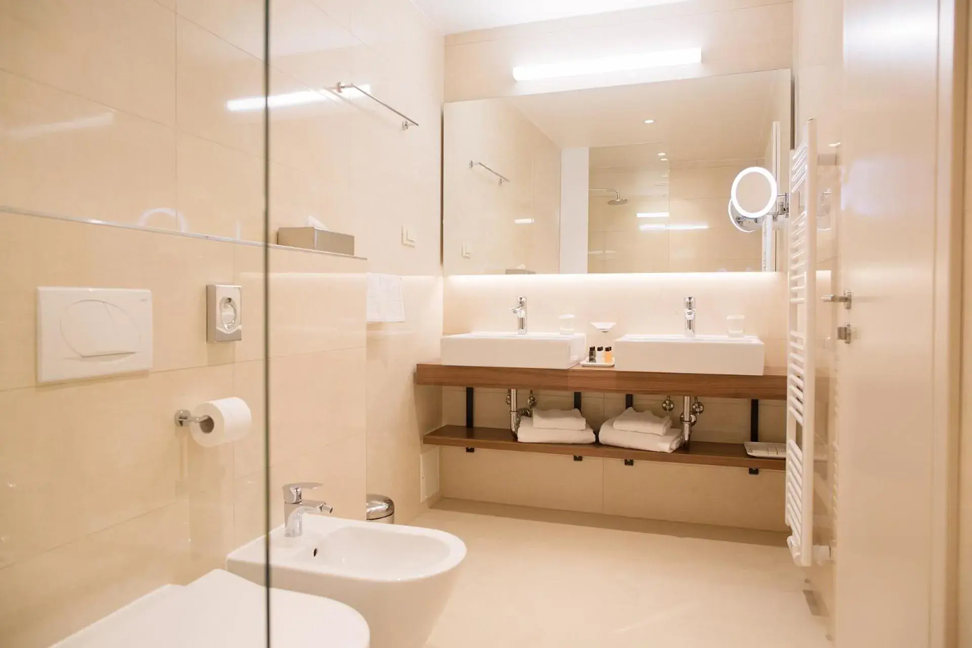 Toilet, Bathroom in Grand Hotel Bernardin