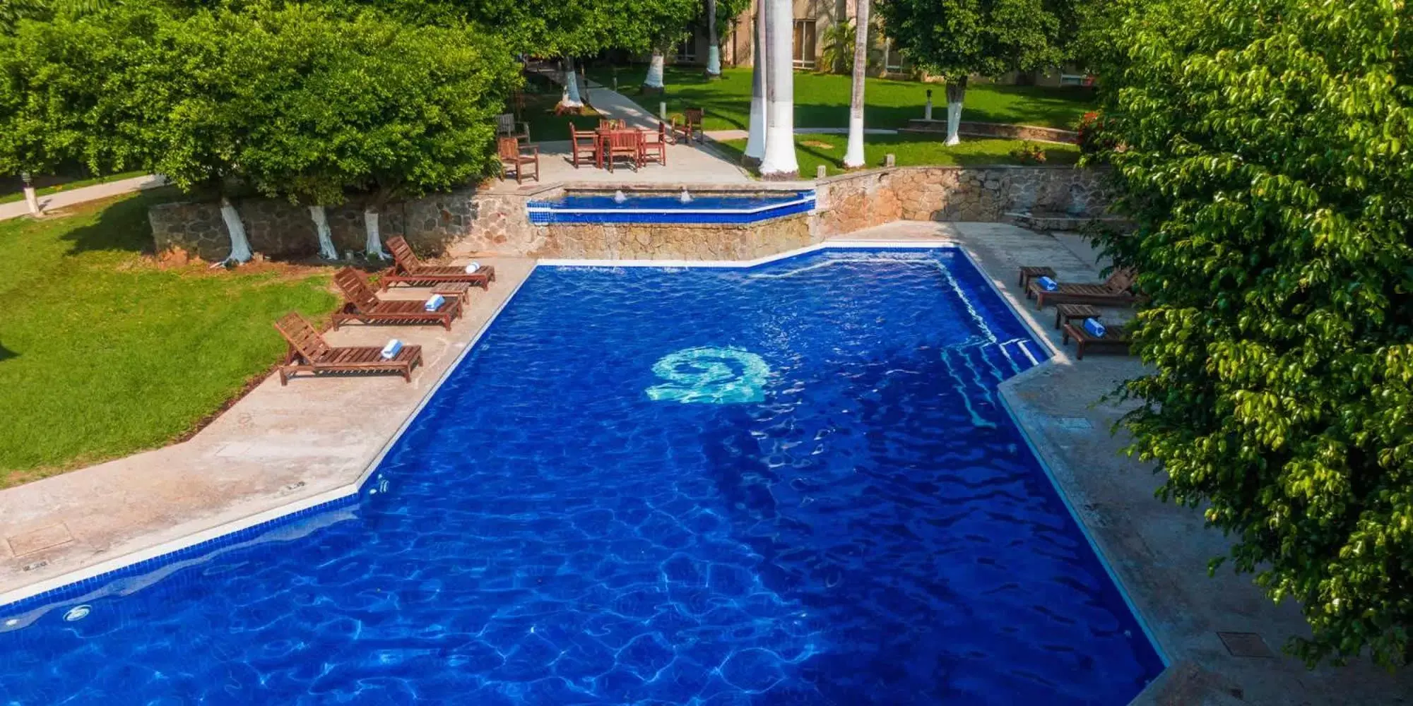 Swimming Pool in Hotel Loma Real