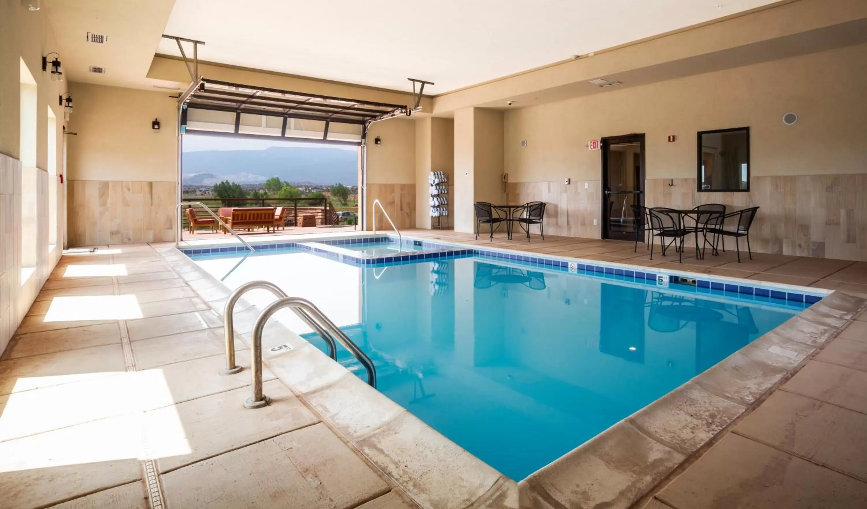 Swimming Pool in Red Sands Hotel