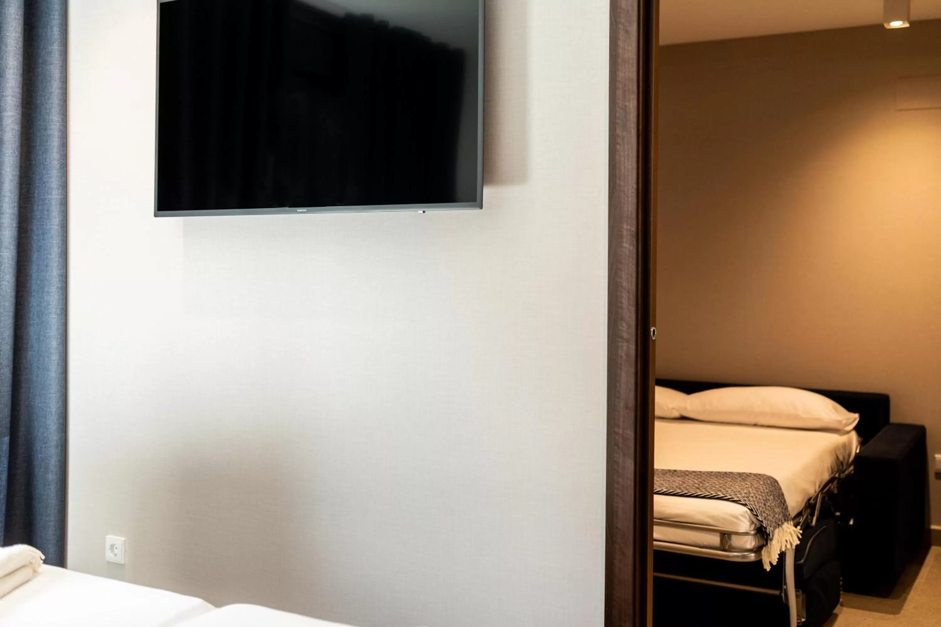 Living room, Bed in Ramirez Flats Valencia