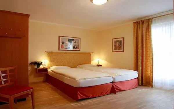 Bedroom, Bed in Hotel Garni Golf