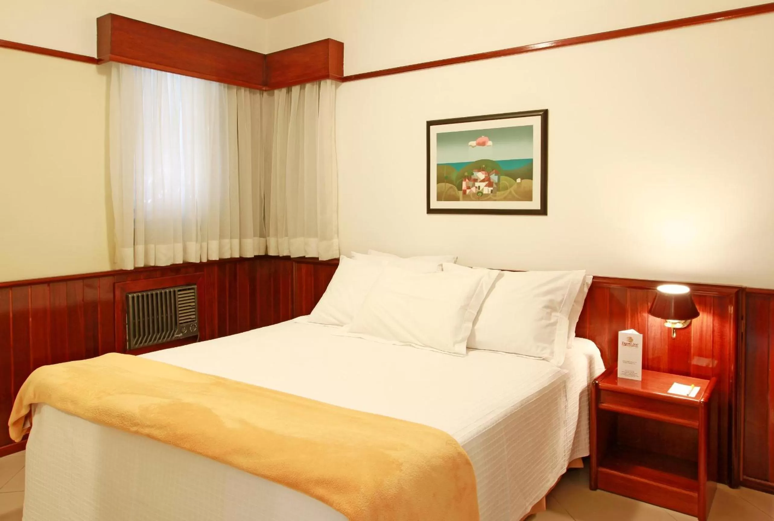 Bedroom, Bed in Travel Inn Saint Charles