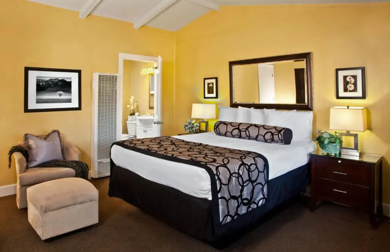 Photo of the whole room, Bed in Monterey Peninsula Inn