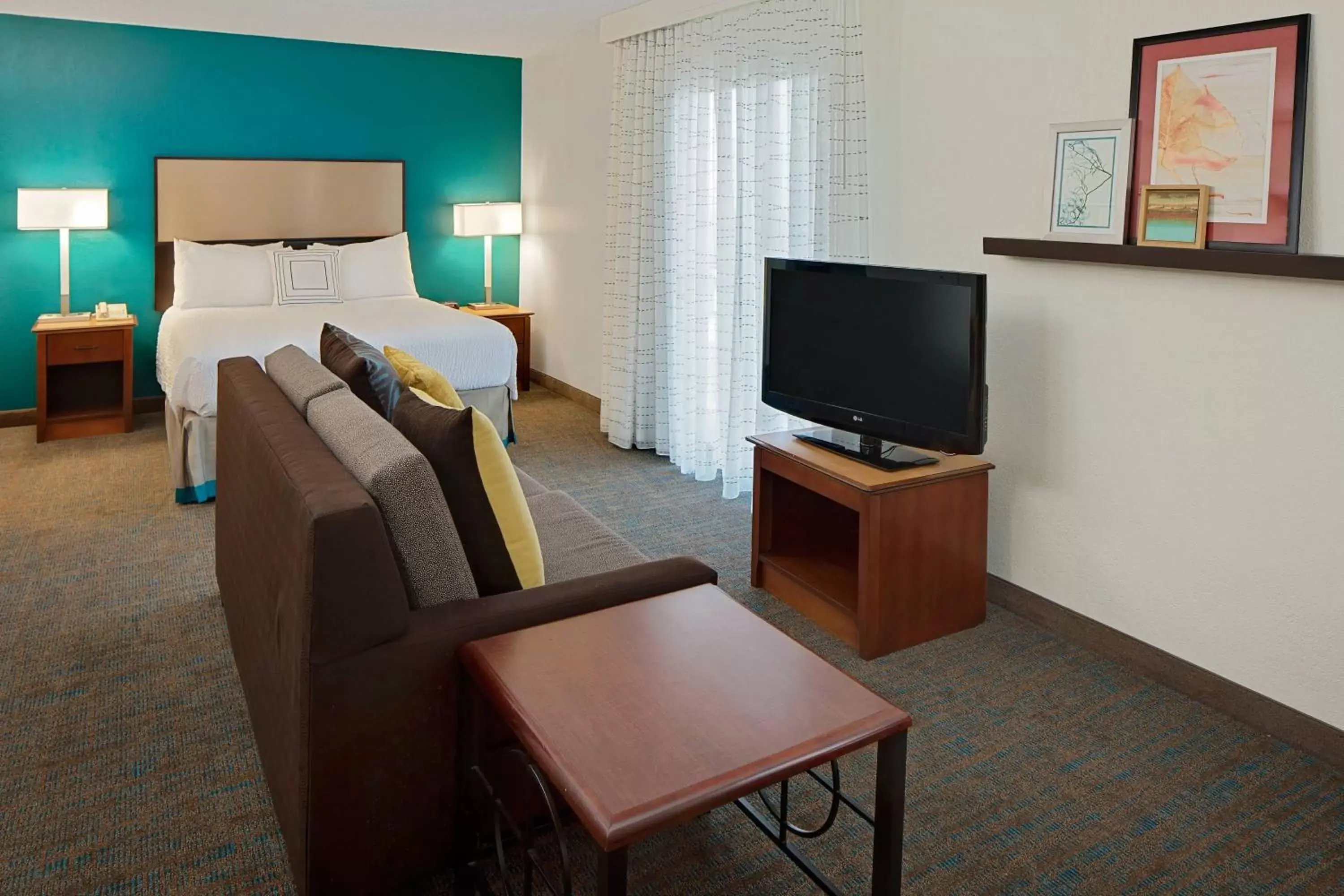 Photo of the whole room, TV/Entertainment Center in Residence Inn Cherry Hill Philadelphia