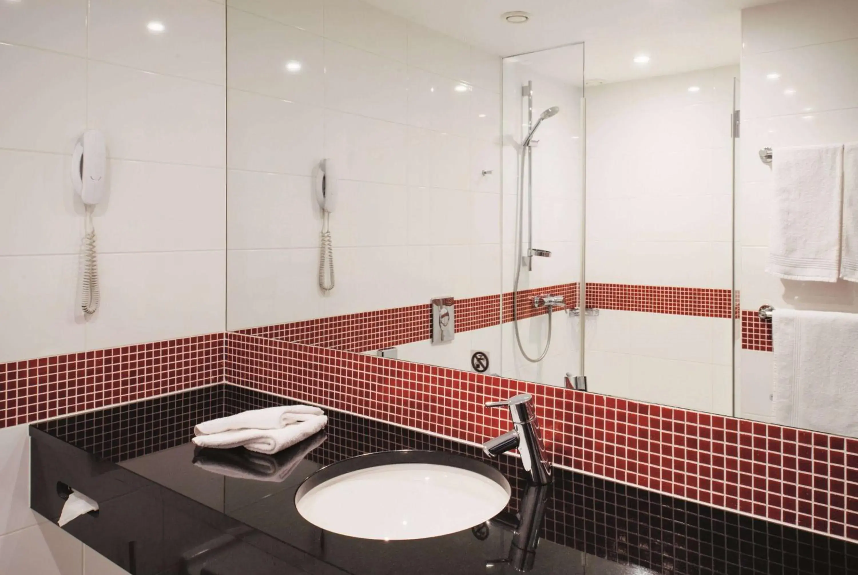 TV and multimedia, Bathroom in Vienna House Easy By Wyndham Airport Bucharest