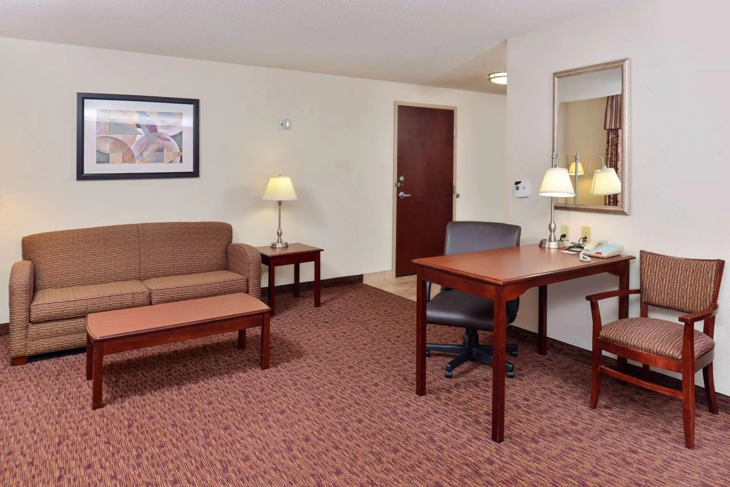 Bed, Seating Area in Hampton Inn & Suites Muncie