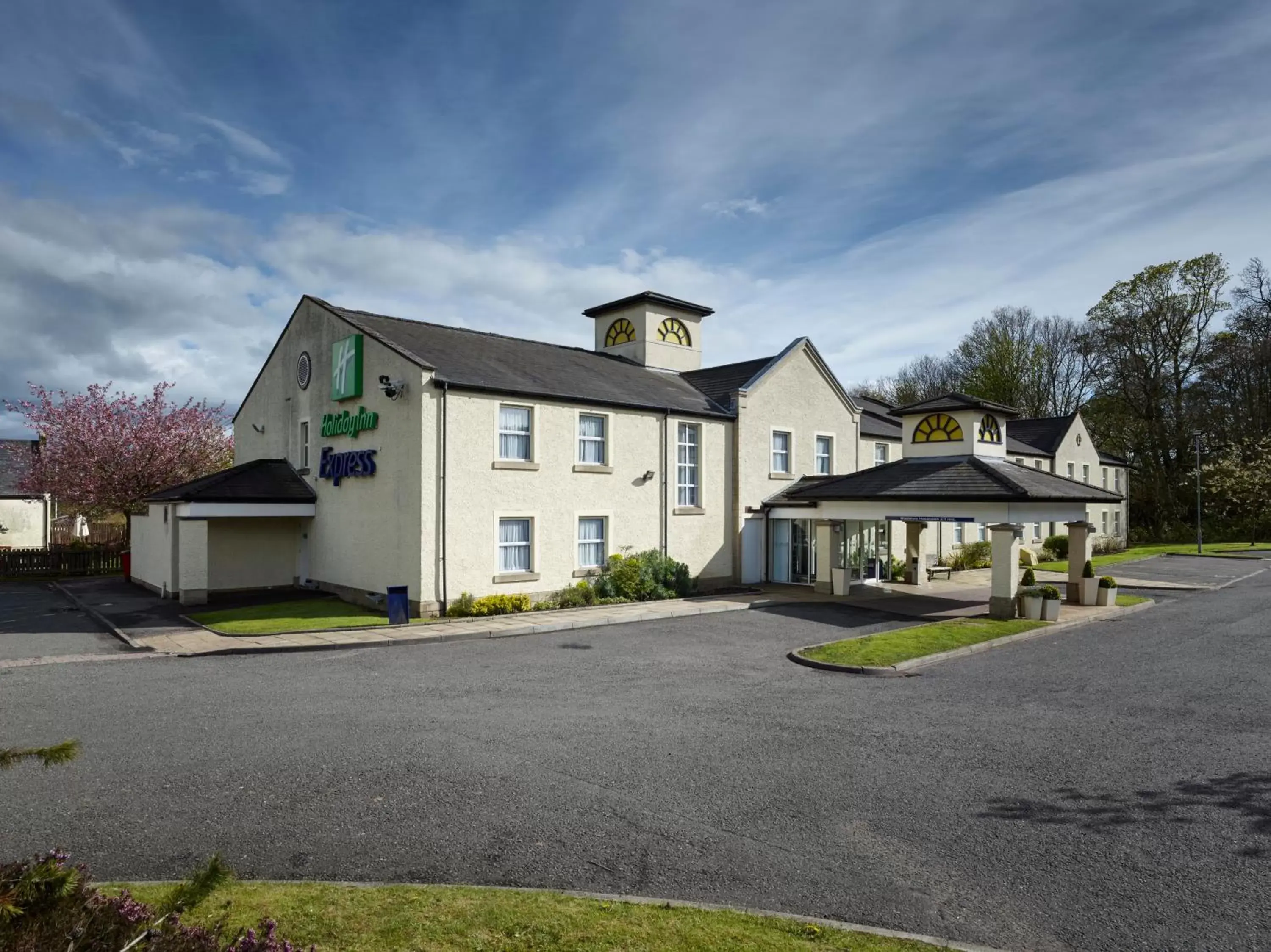 Property Building in Holiday Inn Express Glenrothes, an IHG Hotel