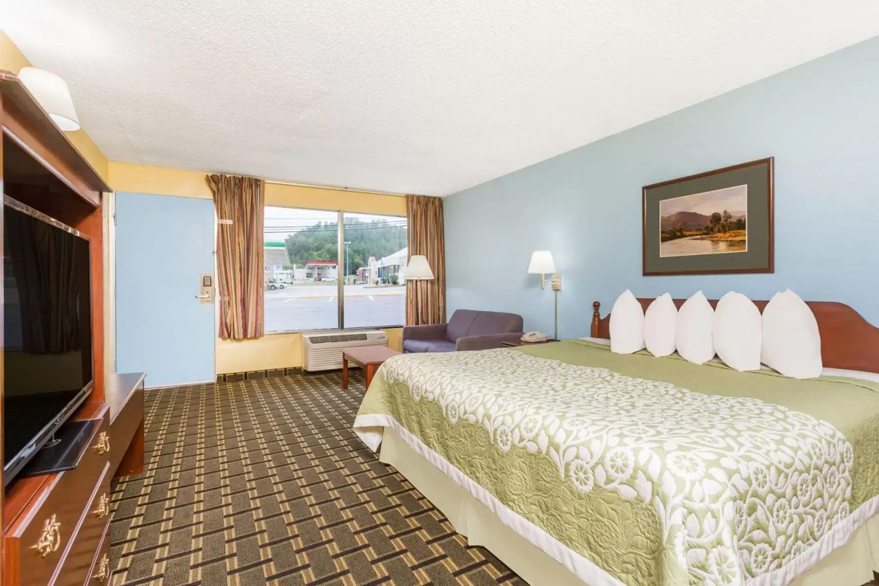 Bed in Days Inn by Wyndham Clayton