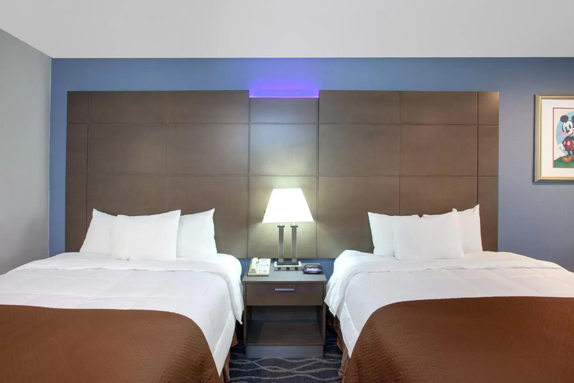 Bed in Travelodge Inn & Suites by Wyndham Anaheim on Disneyland Dr