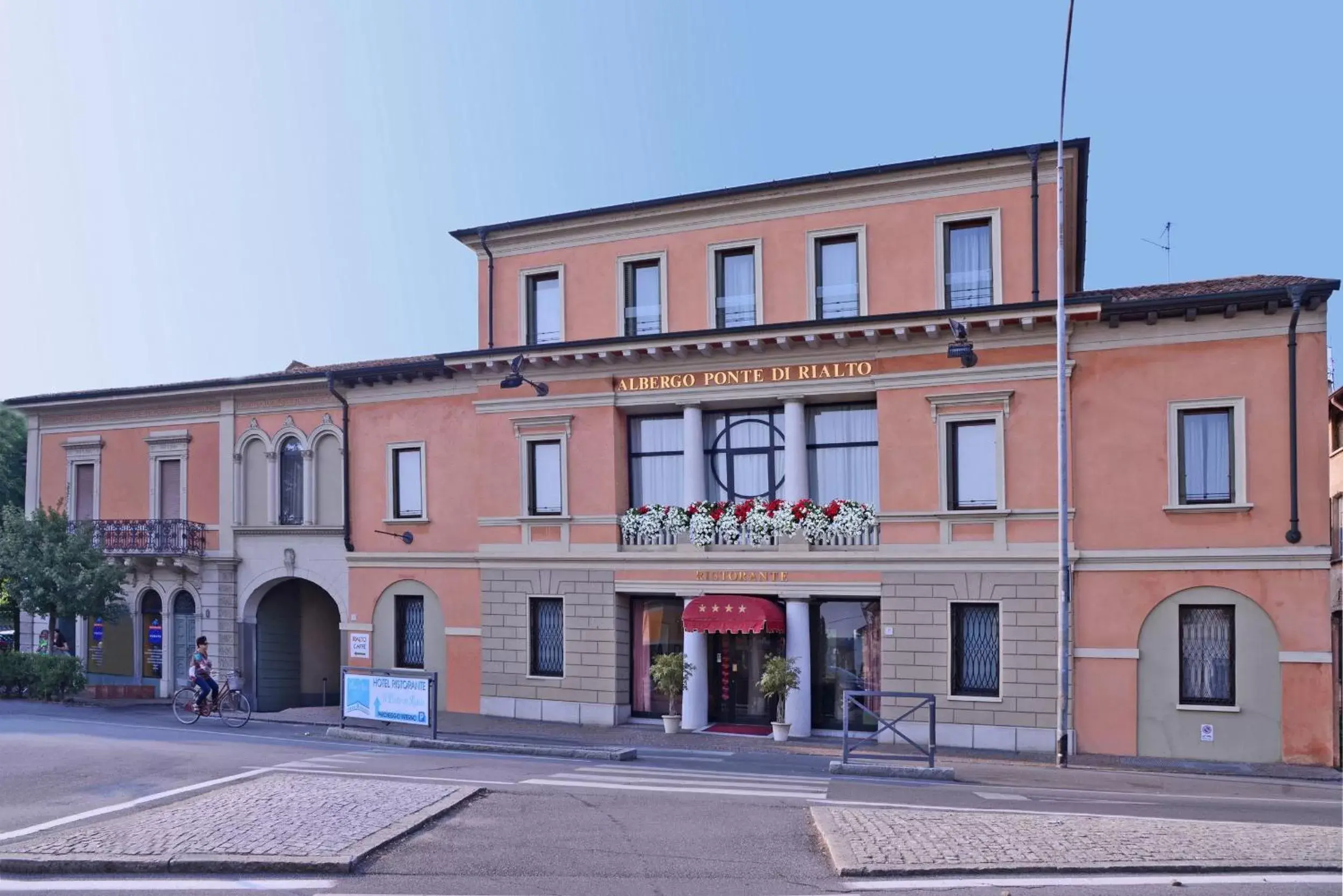Facade/entrance, Property Building in Hotel Ponte di Rialto