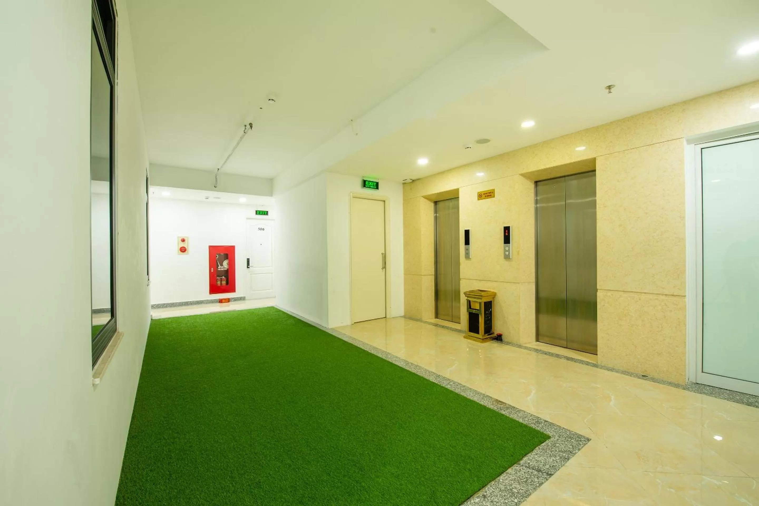 Area and facilities, Swimming Pool in Hanoi Suji Hotel