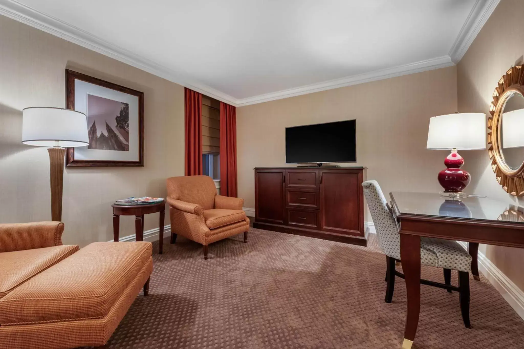 Photo of the whole room, TV/Entertainment Center in Omni William Penn Hotel