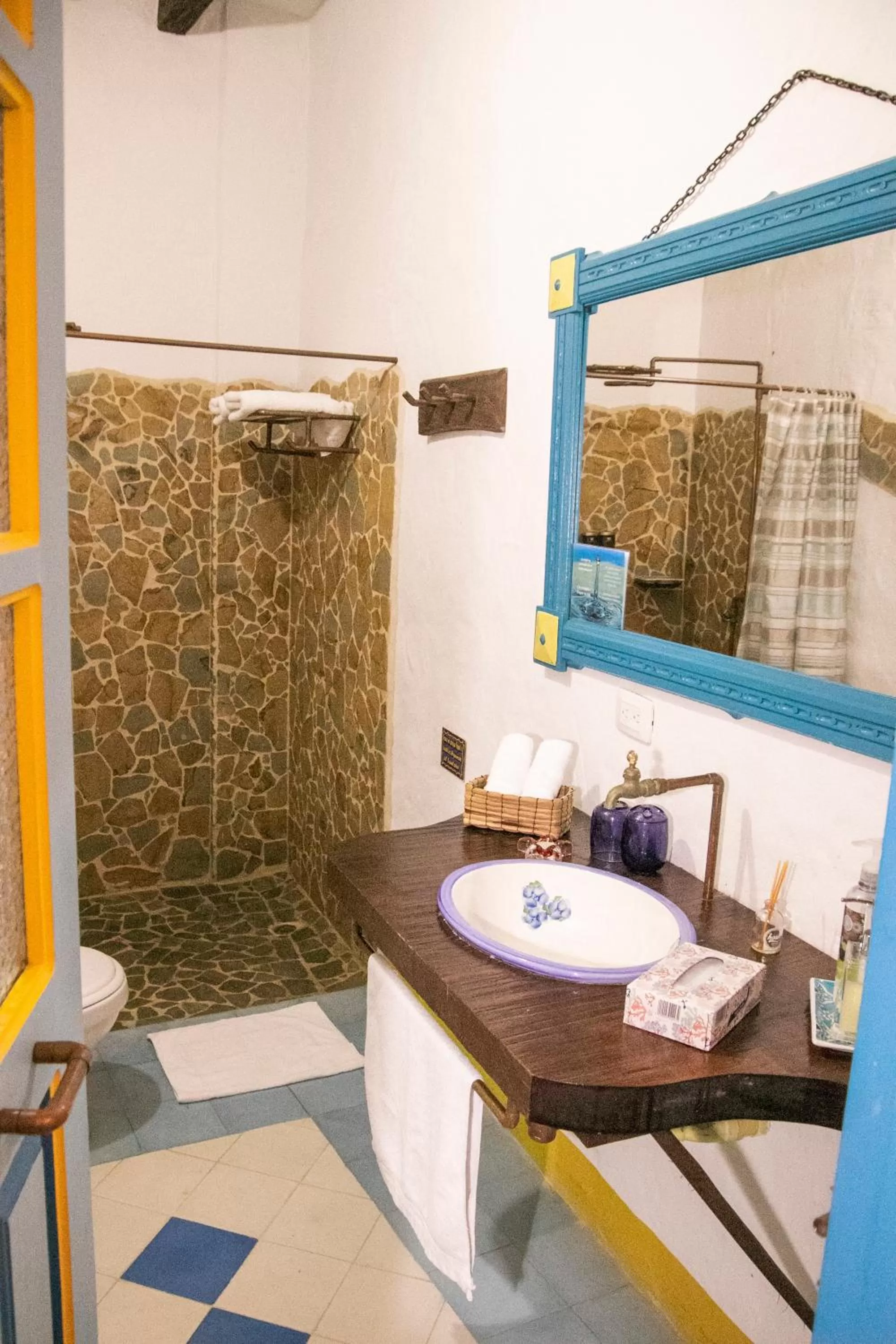 Shower in El Despertar Hotel