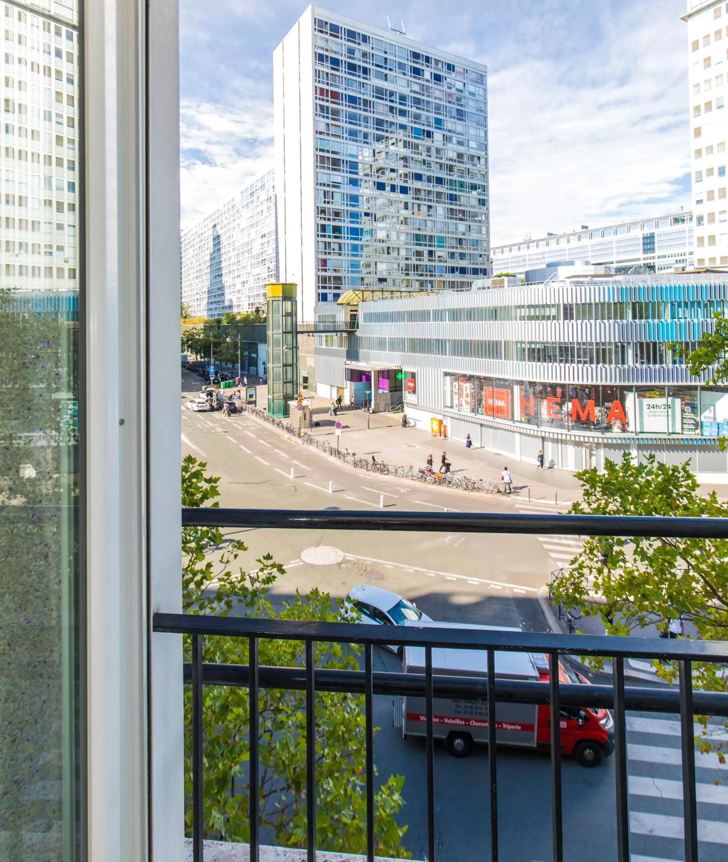 City view in HOTEL DE PARIS MONTPARNASSE