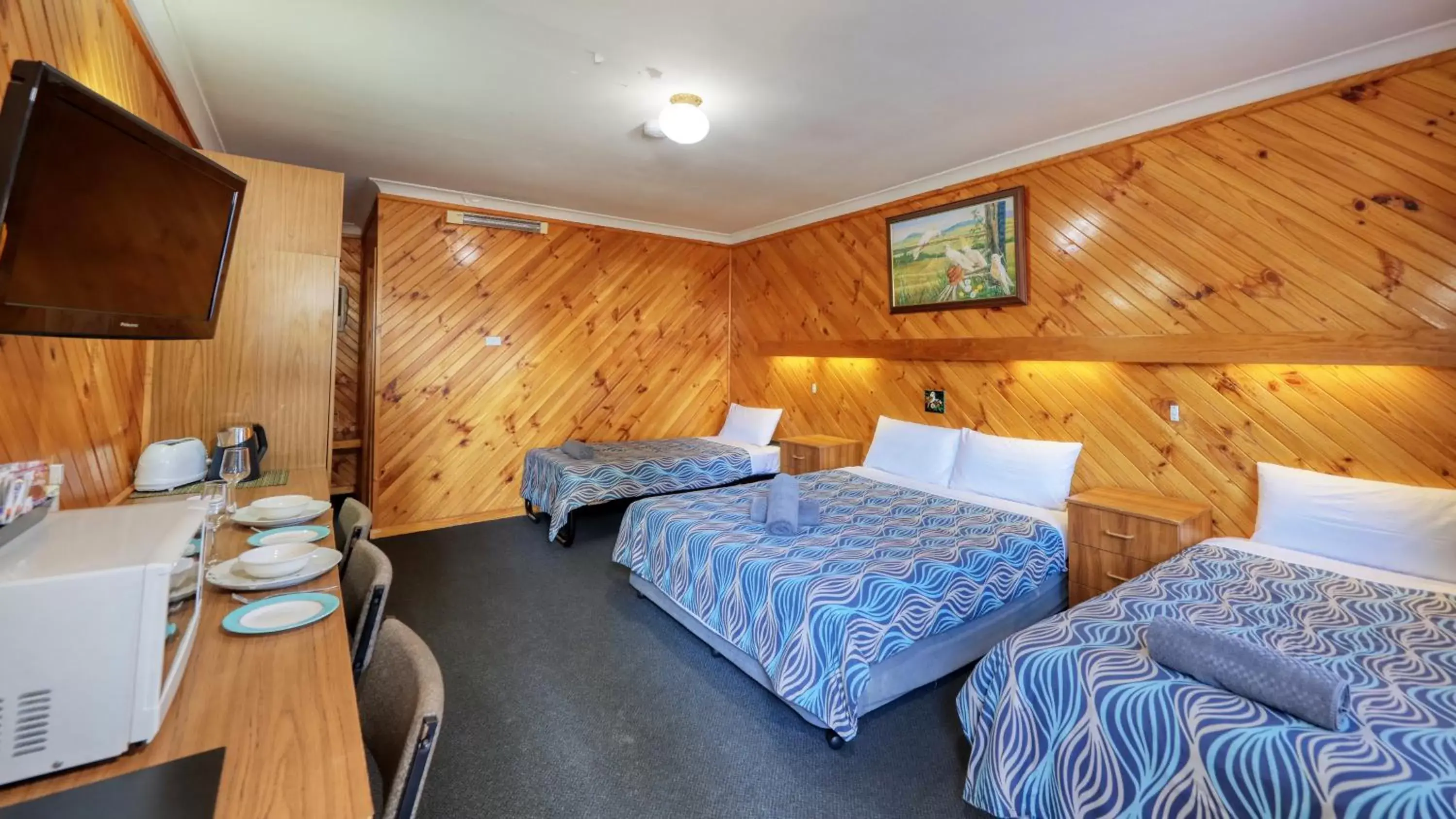 Bed in Darling River Motel